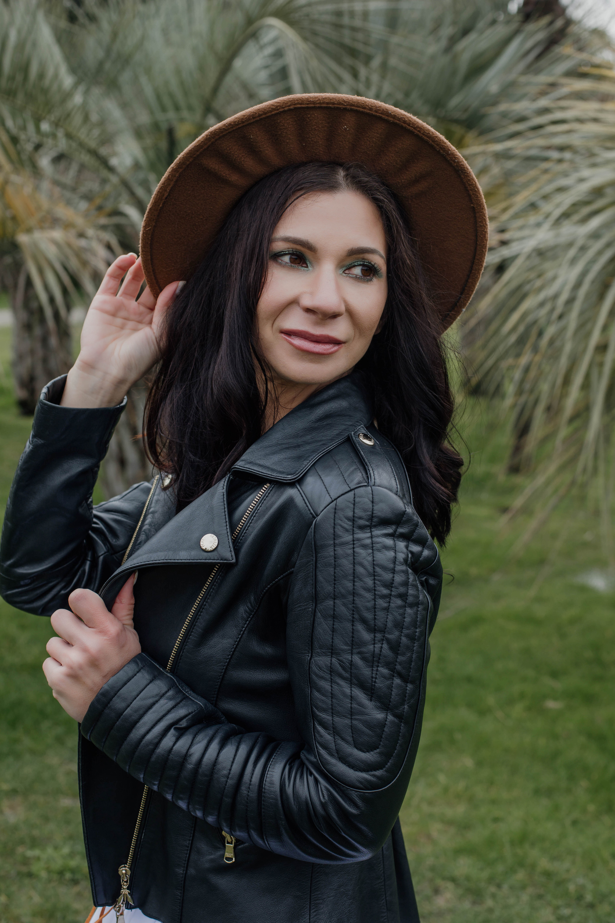 Съемка на годовщину свадьбы Анны и Елисея в морском порту СочиПрогулочная фотосессия на годовщину свадьбы. Свадебный, семейный, детский фотограф в Сочи Виолетта Александрова