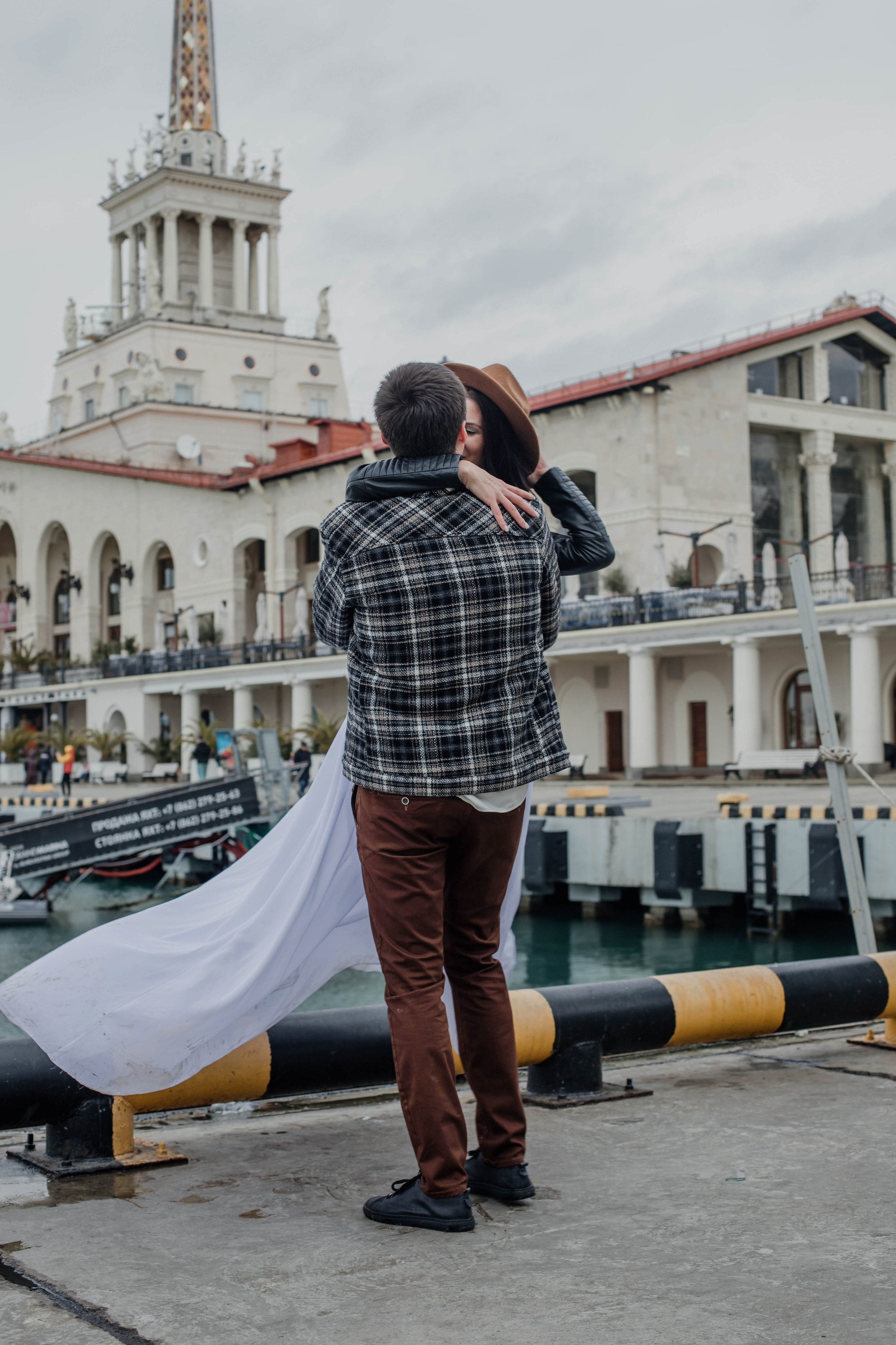Съемка на годовщину свадьбы Анны и Елисея в морском порту СочиПрогулочная фотосессия на годовщину свадьбы. Свадебный, семейный, детский фотограф в Сочи Виолетта Александрова