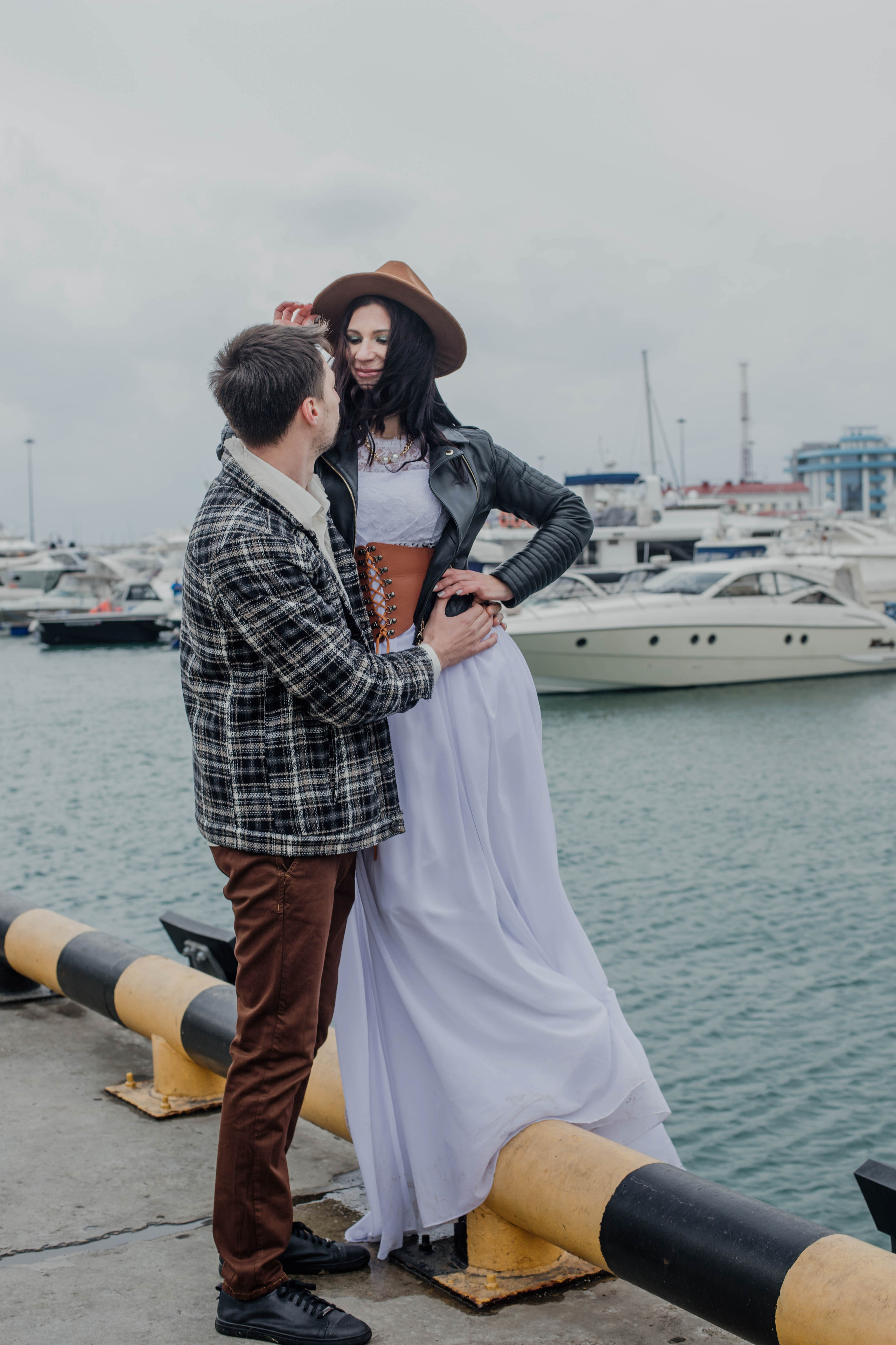 Съемка на годовщину свадьбы Анны и Елисея в морском порту СочиПрогулочная фотосессия на годовщину свадьбы. Свадебный, семейный, детский фотограф в Сочи Виолетта Александрова
