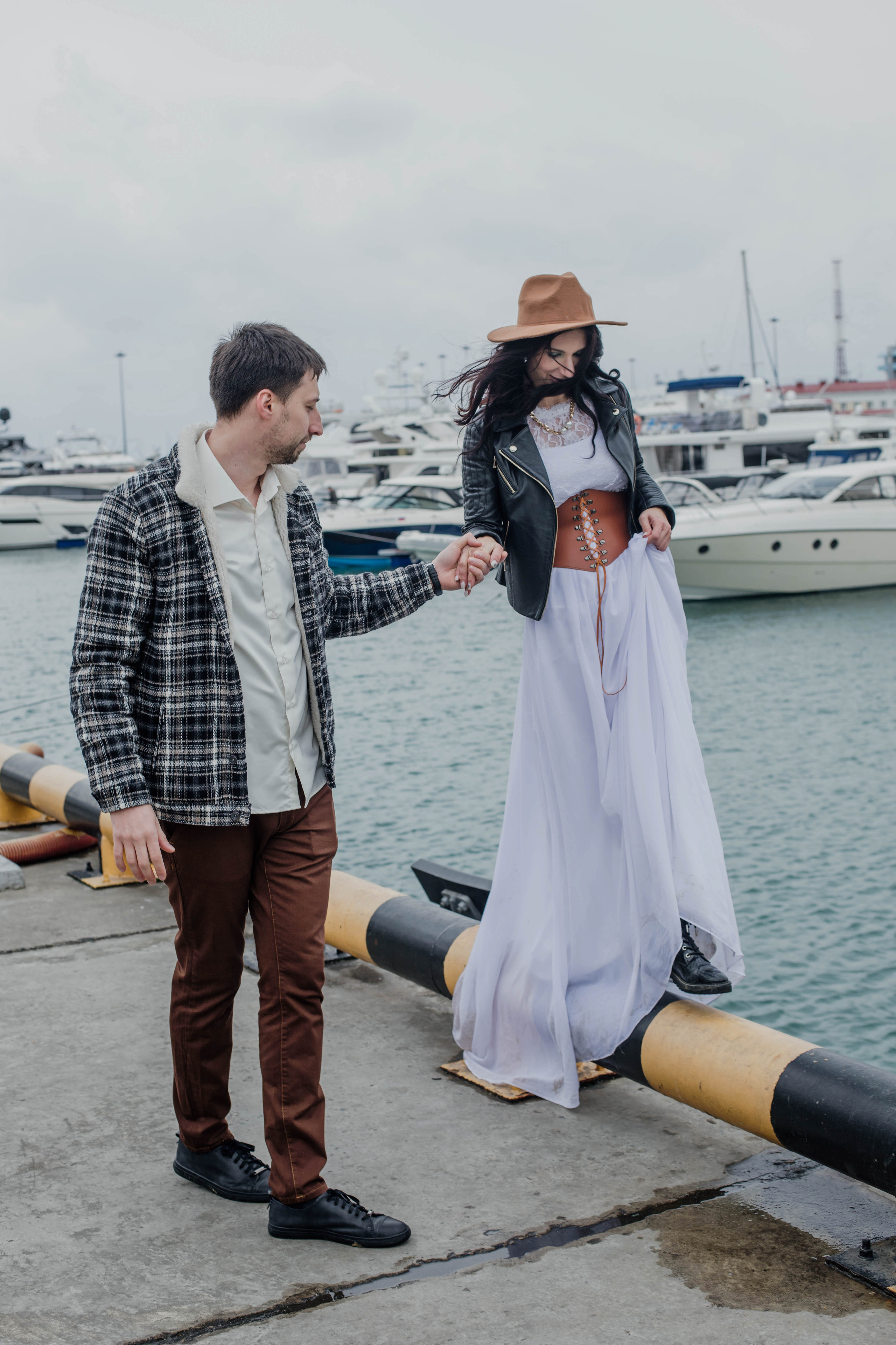 Съемка на годовщину свадьбы Анны и Елисея в морском порту СочиПрогулочная фотосессия на годовщину свадьбы. Свадебный, семейный, детский фотограф в Сочи Виолетта Александрова