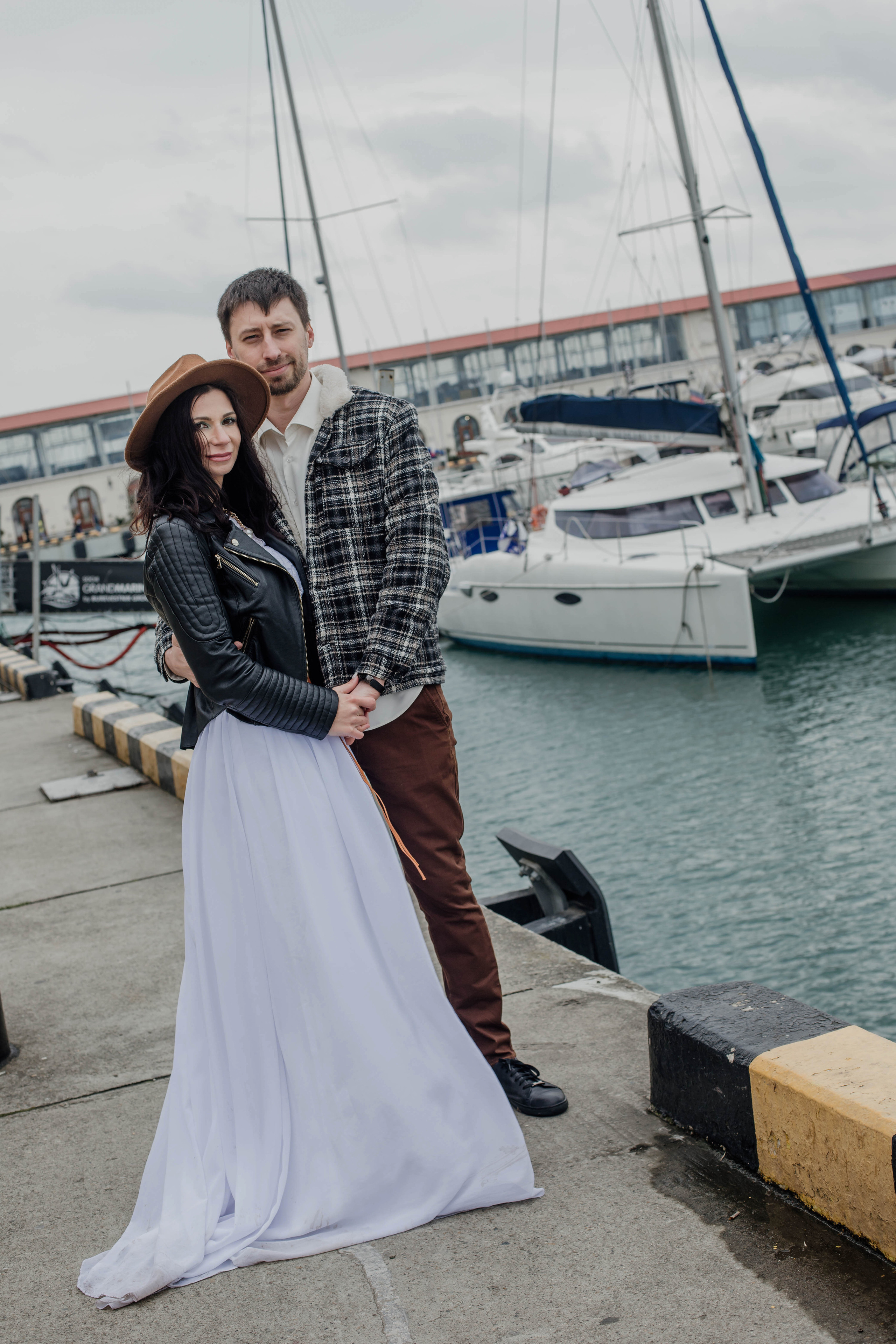 Съемка на годовщину свадьбы Анны и Елисея в морском порту СочиПрогулочная фотосессия на годовщину свадьбы. Свадебный, семейный, детский фотограф в Сочи Виолетта Александрова