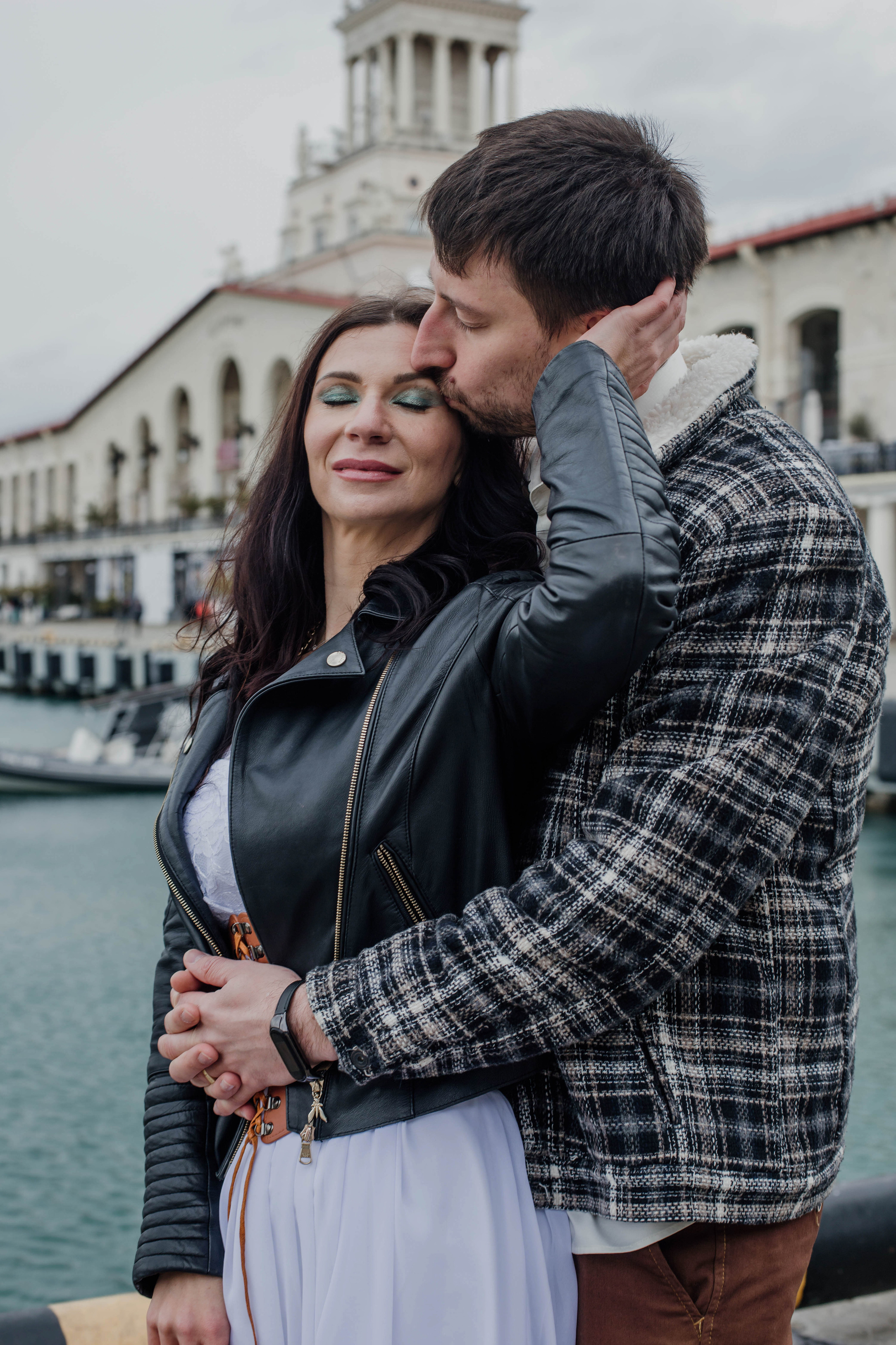 Съемка на годовщину свадьбы Анны и Елисея в морском порту СочиПрогулочная фотосессия на годовщину свадьбы. Свадебный, семейный, детский фотограф в Сочи Виолетта Александрова