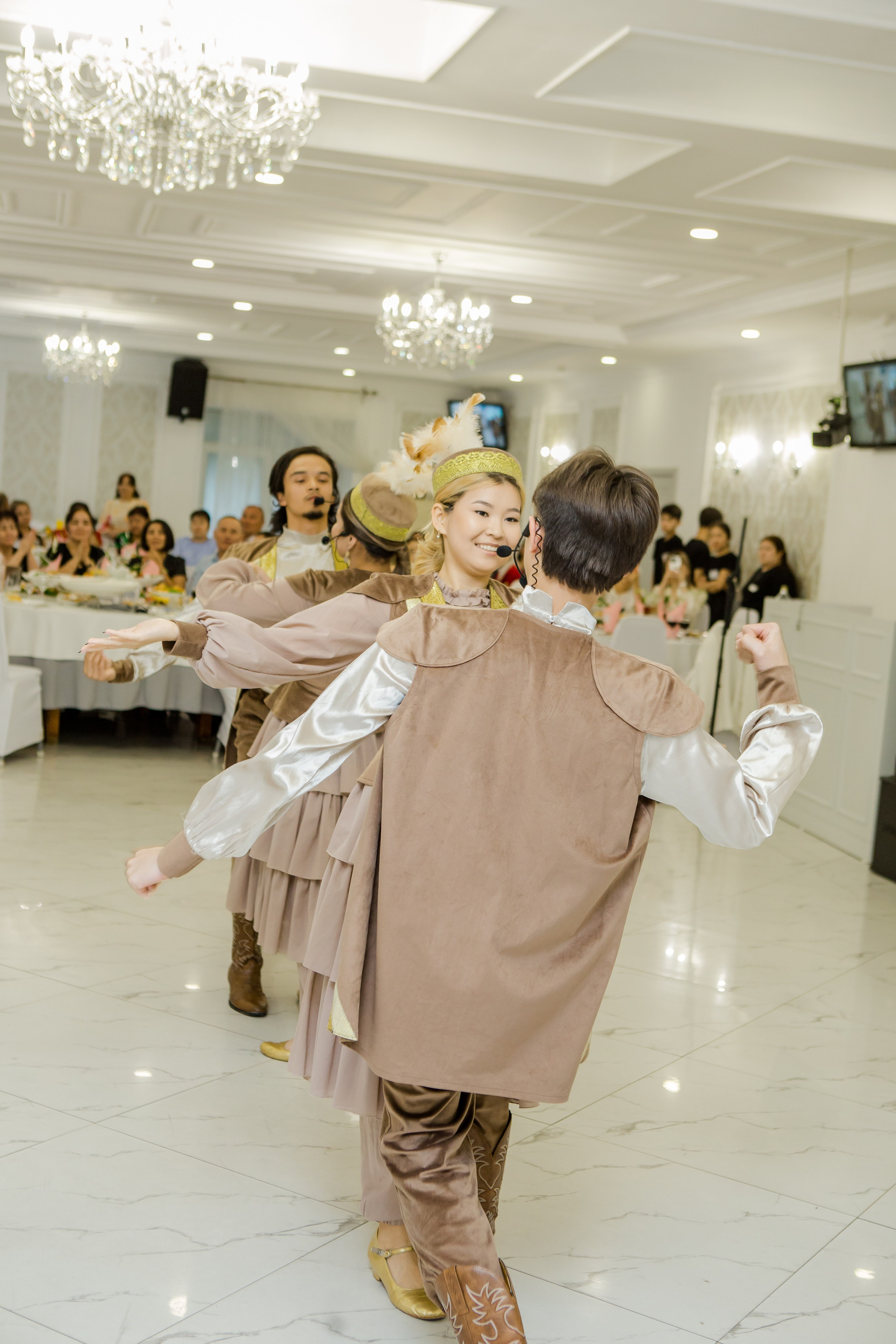 QYZ UZATU ZHADYRA. Свадебный и репортажный фотограф в Астане T.Yertay «Nomad media»