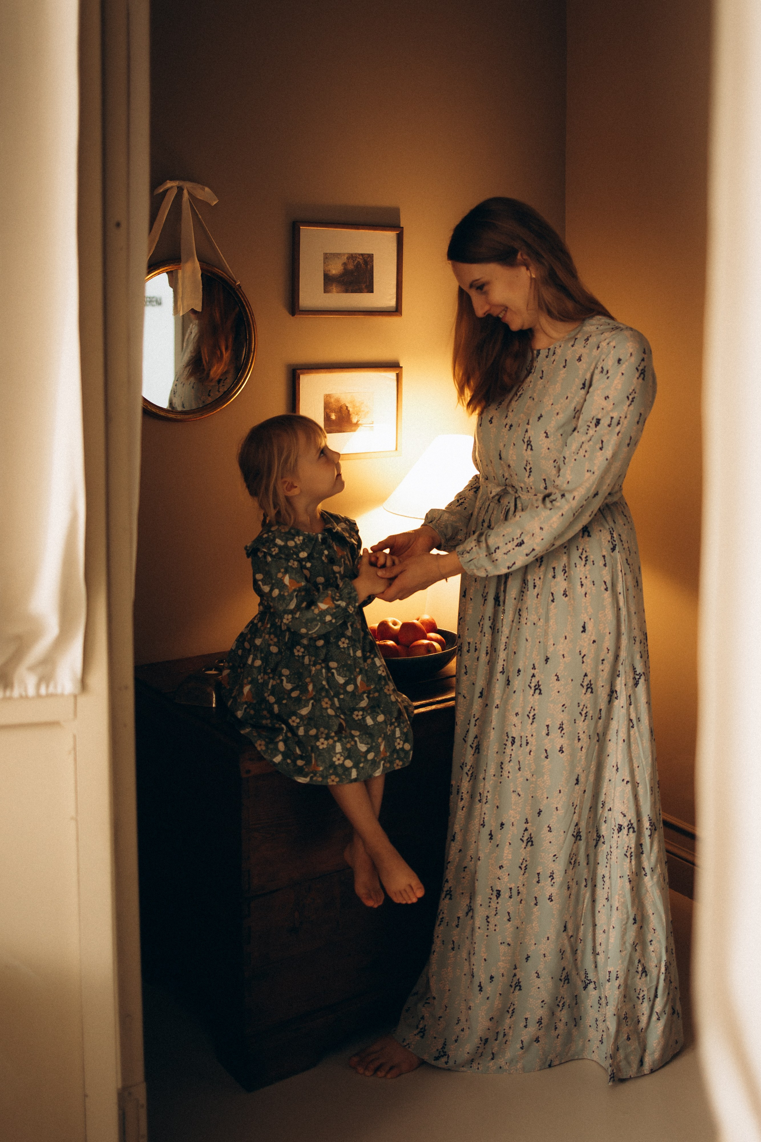 Катерина и Софа — зал Серена. Семейный фотограф в Краснодаре Храмова Анна