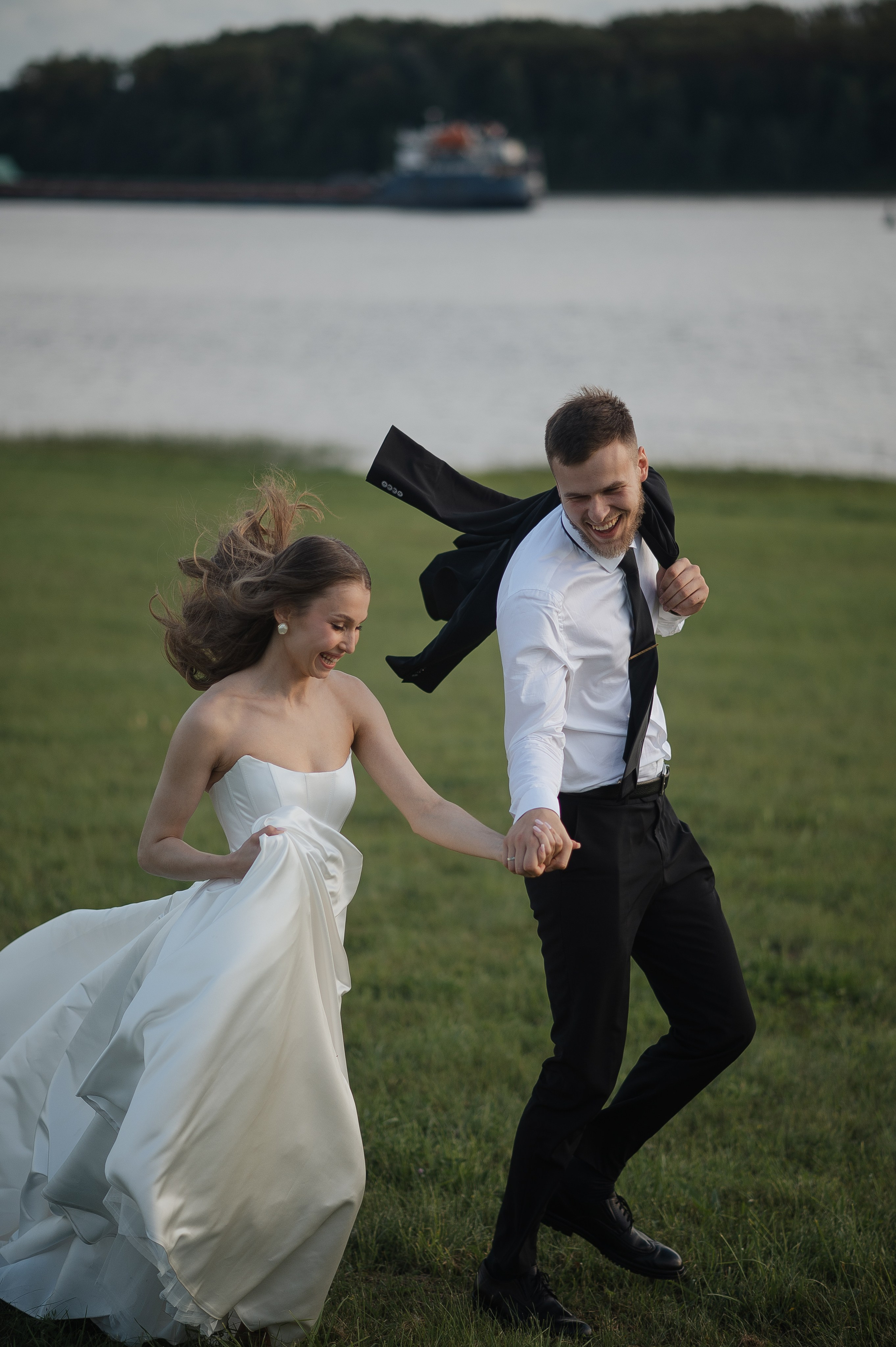 Свадьба на берегу Волги. Свадебный фотограф в Ярославле Денис Медоваров