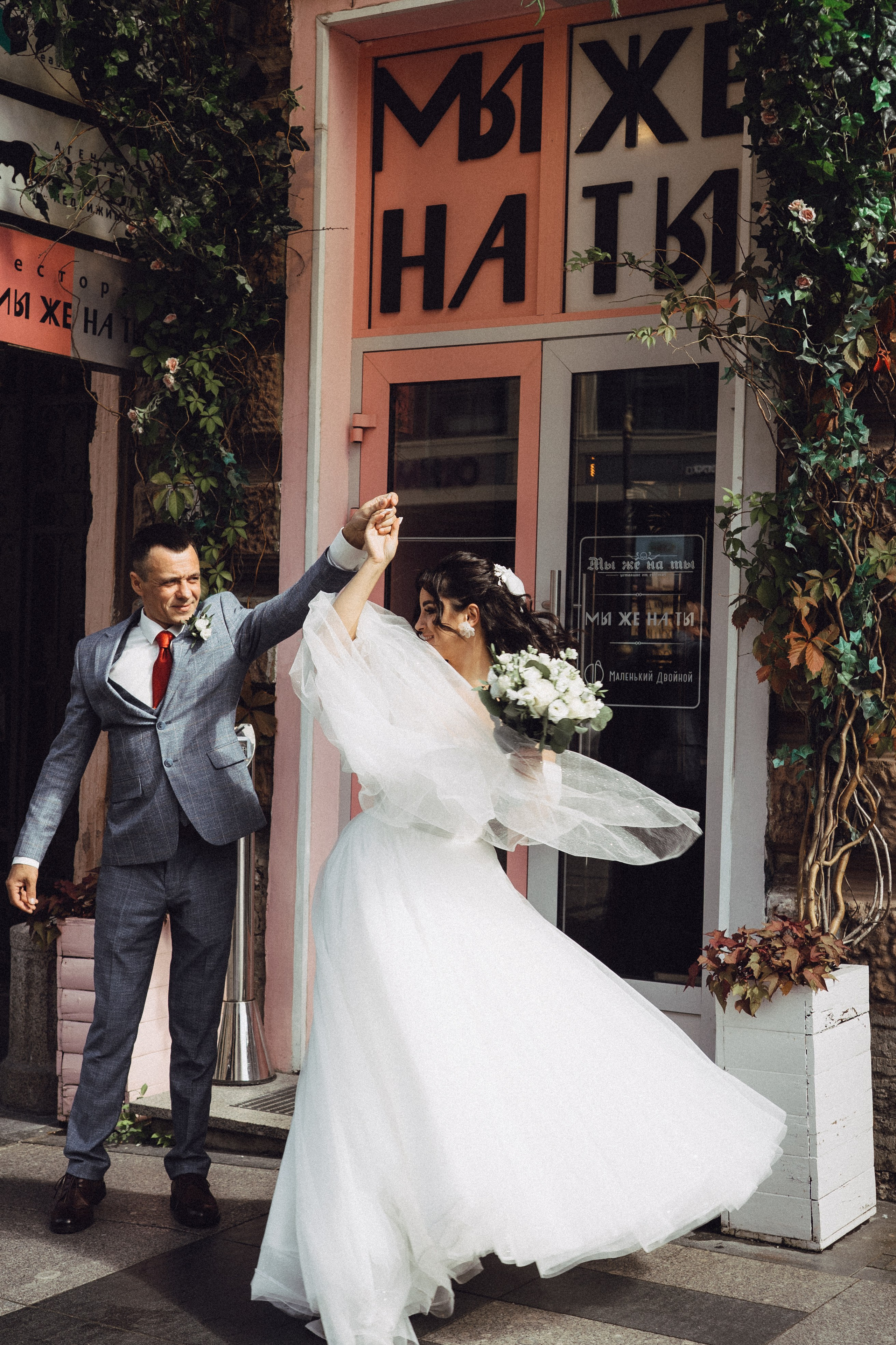 СВАДЕБНАЯ ПРОГУЛКА РЕСТОРАН МЫ ЖЕ НА ТЫ И ФОТОСЕССИИЯ С АВТОМОБИЛЕМ. Профессиональный фотограф, Санкт-Петербург — Виктория Богомолова