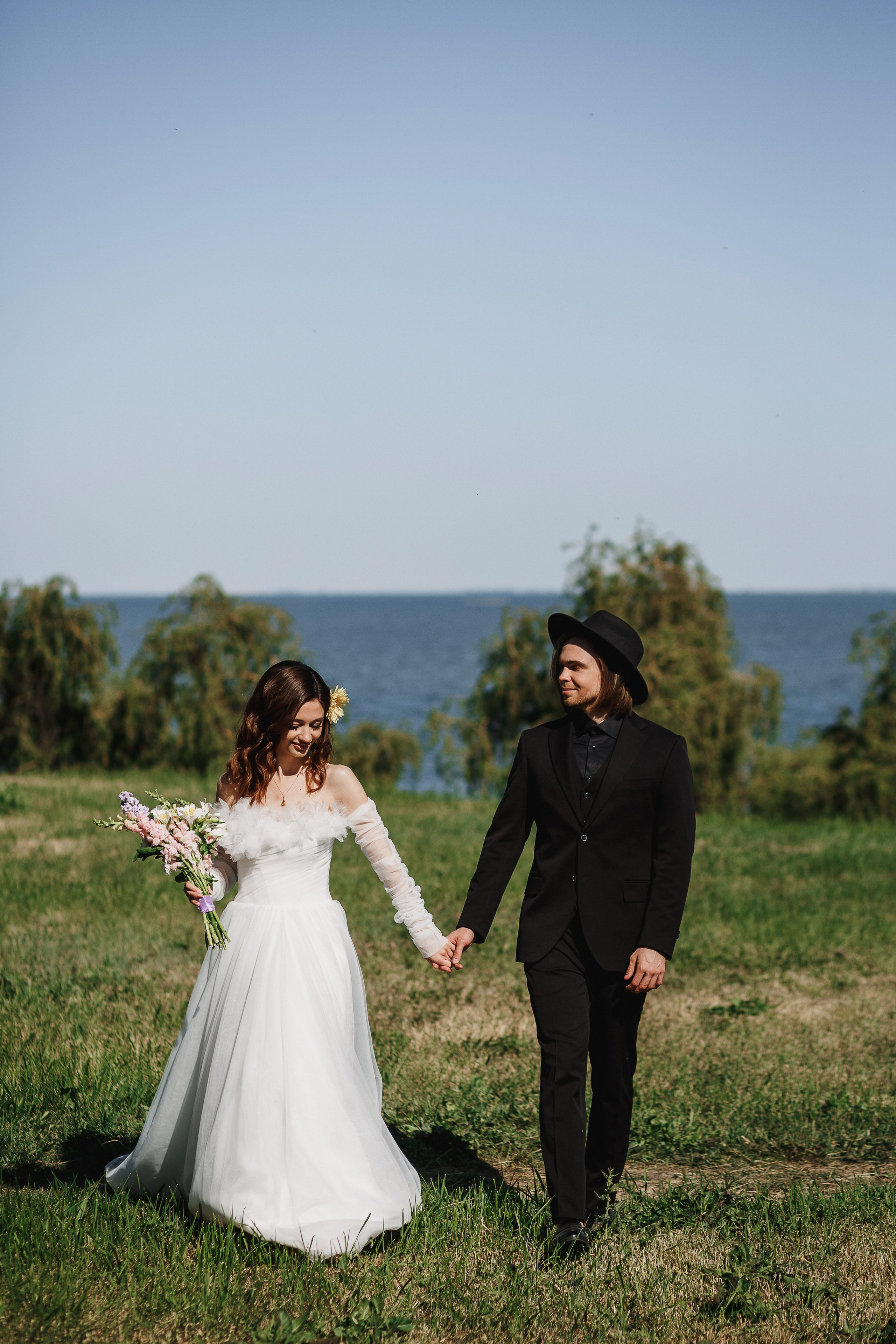 Свадебная фотосессия Михаила и Валерии на Чеховской набережной. Свадебный и семейный фотограф в Таганроге Бакарюк Антон