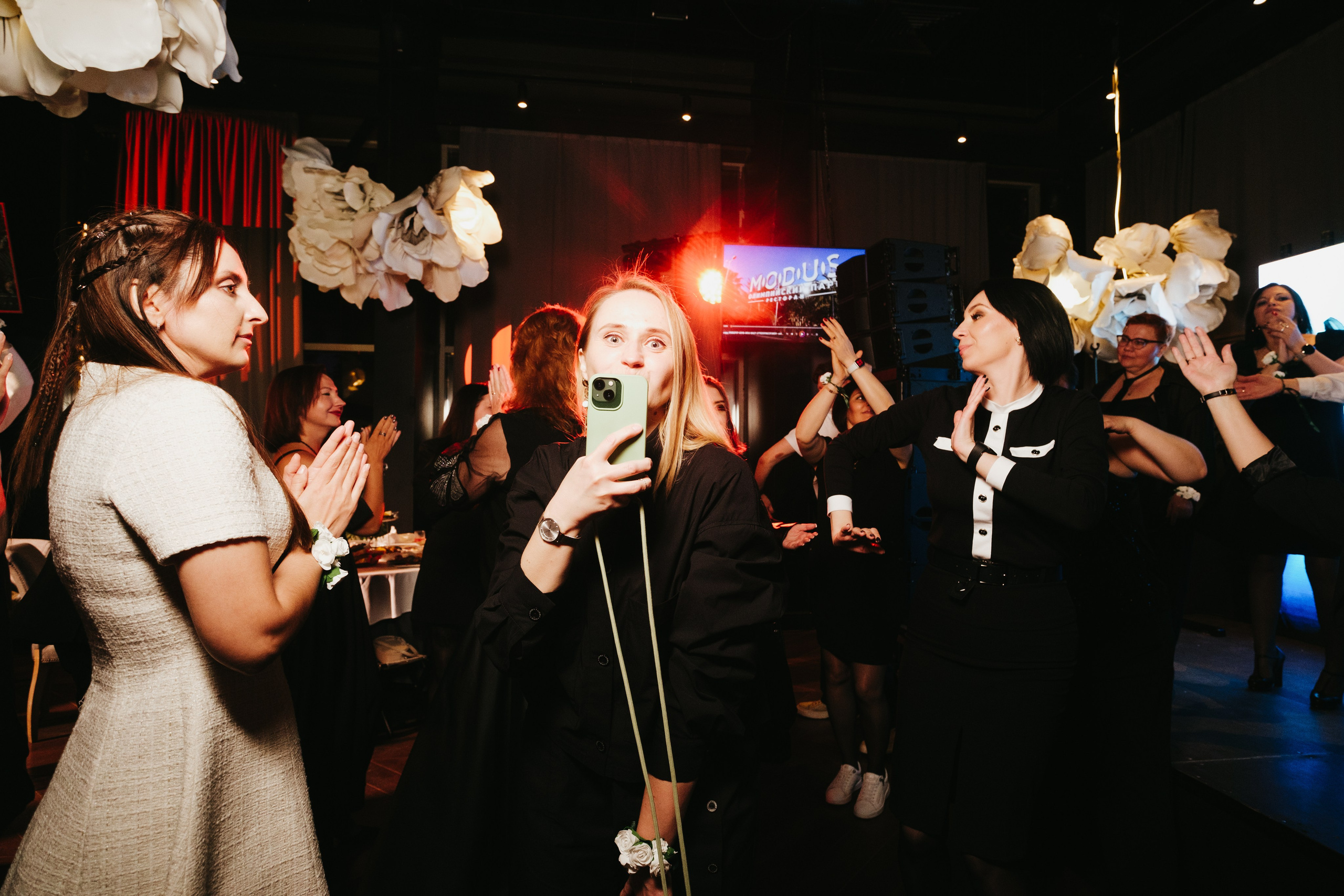 Корпоратив в Сириусу (Адлер) 10 лет компании. Свадебный фотограф Денис Ожигин в Краснодаре и крае. Эмоциональная и стильная съемка вашего дня