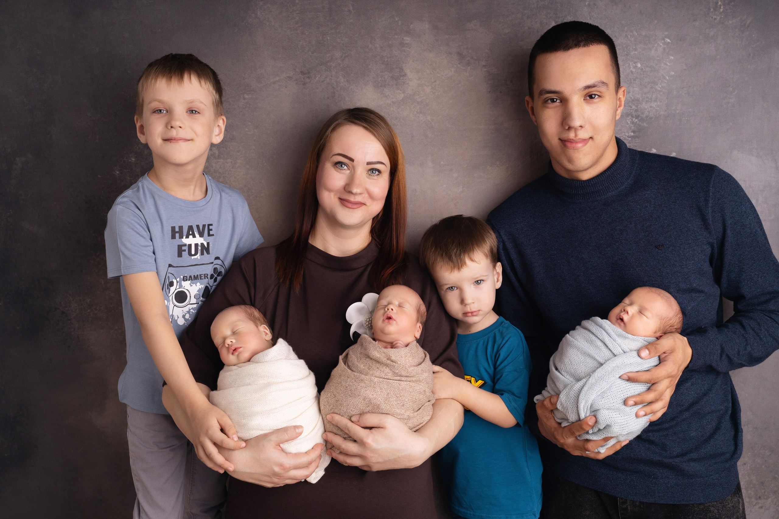 Фотосъемка двойни. Фотограф новорожденных малышей в Омске и Омской области Эльвира Камаева