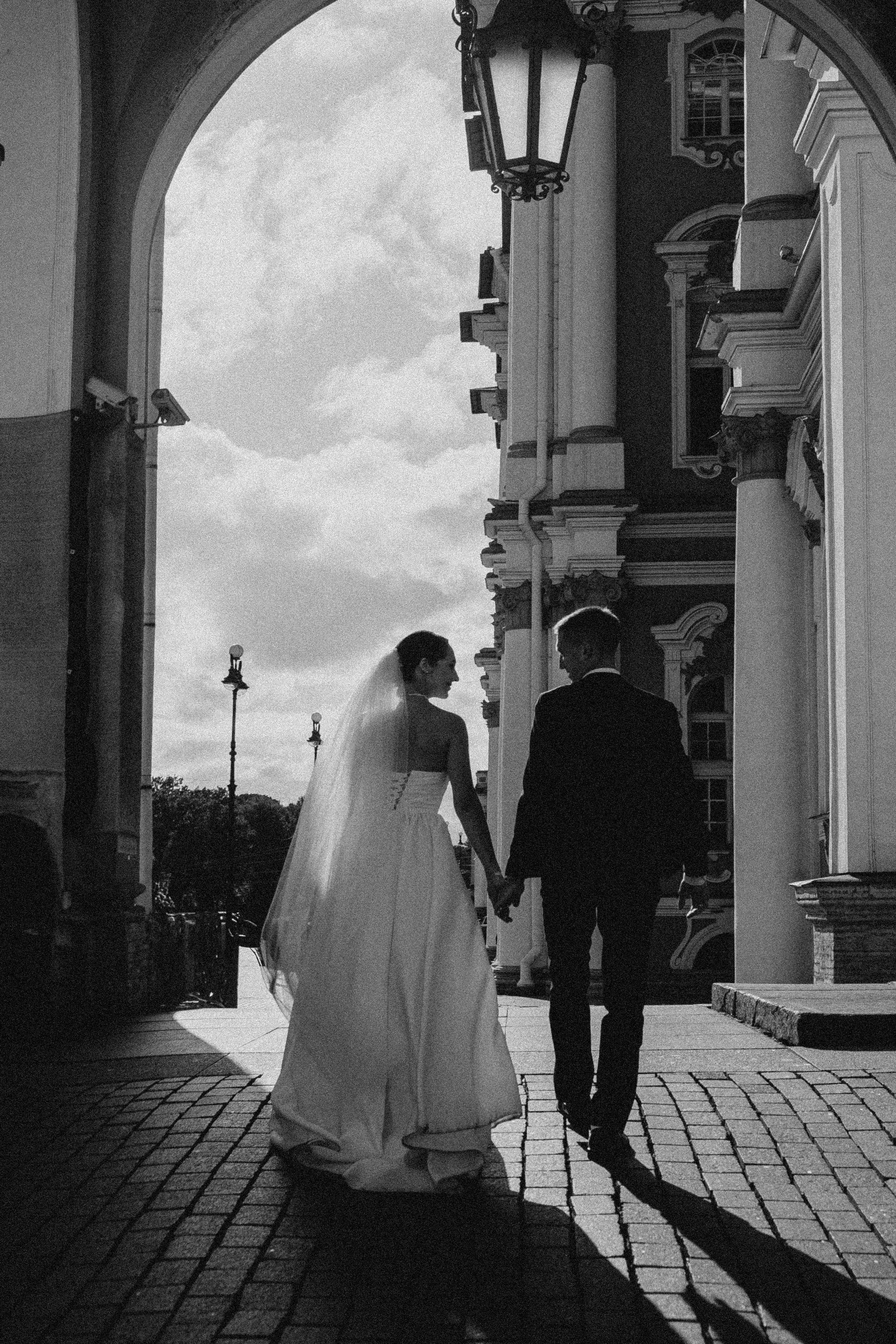 СВАДЕБНАЯ ПРОГУЛКА В САНТК-ПЕТЕРБУРГЕ (ИСАКИЕВСКИЙ СОБОР, ЗИМНЯЯ КАНАВКА, ЭРМИТАЖ И БОЛЬШАЯ МОРСКАЯ УЛИЦА). Профессиональный фотограф, Санкт-Петербург — Виктория Богомолова