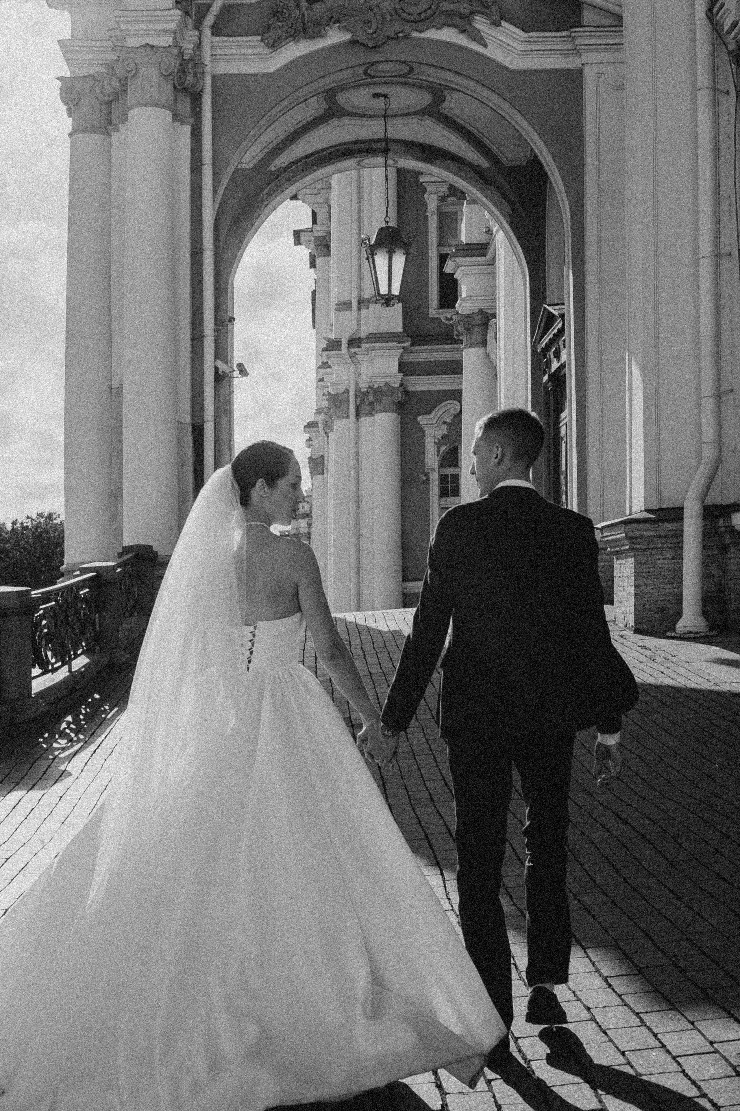 СВАДЕБНАЯ ПРОГУЛКА В САНТК-ПЕТЕРБУРГЕ (ИСАКИЕВСКИЙ СОБОР, ЗИМНЯЯ КАНАВКА, ЭРМИТАЖ И БОЛЬШАЯ МОРСКАЯ УЛИЦА). Профессиональный фотограф, Санкт-Петербург — Виктория Богомолова