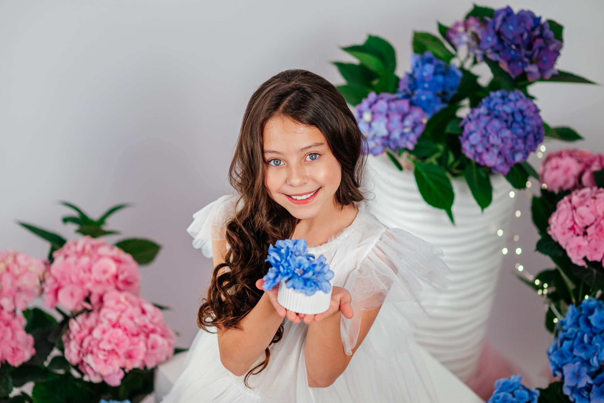 Вероника и гортензии. Семейный фотограф в Краснодаре