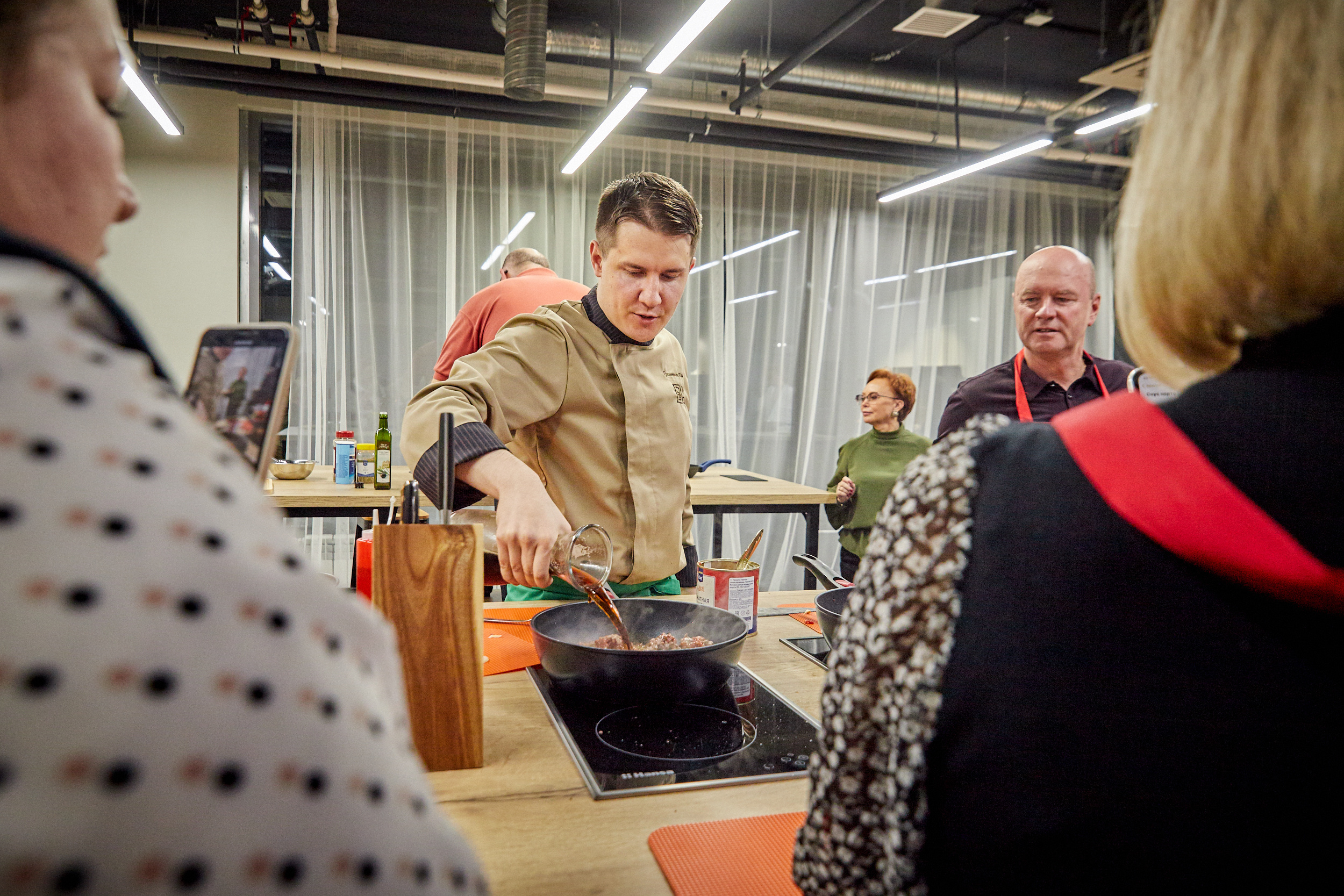 Фотограф на кулинарный МК. Контент для бизнеса в Екатеринбурге Полдень Медиа