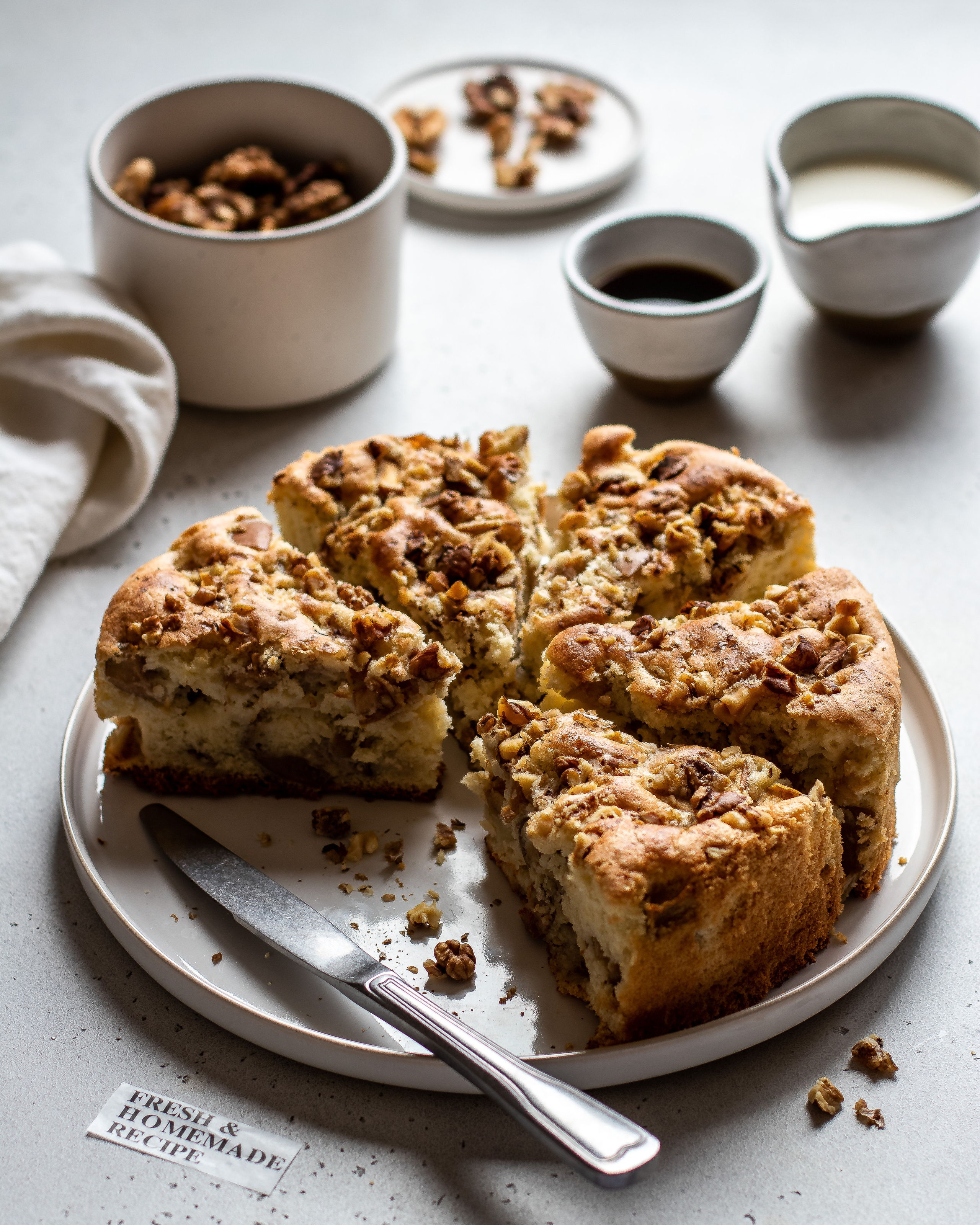 Фуд-съемка Шарлотка с яблоками