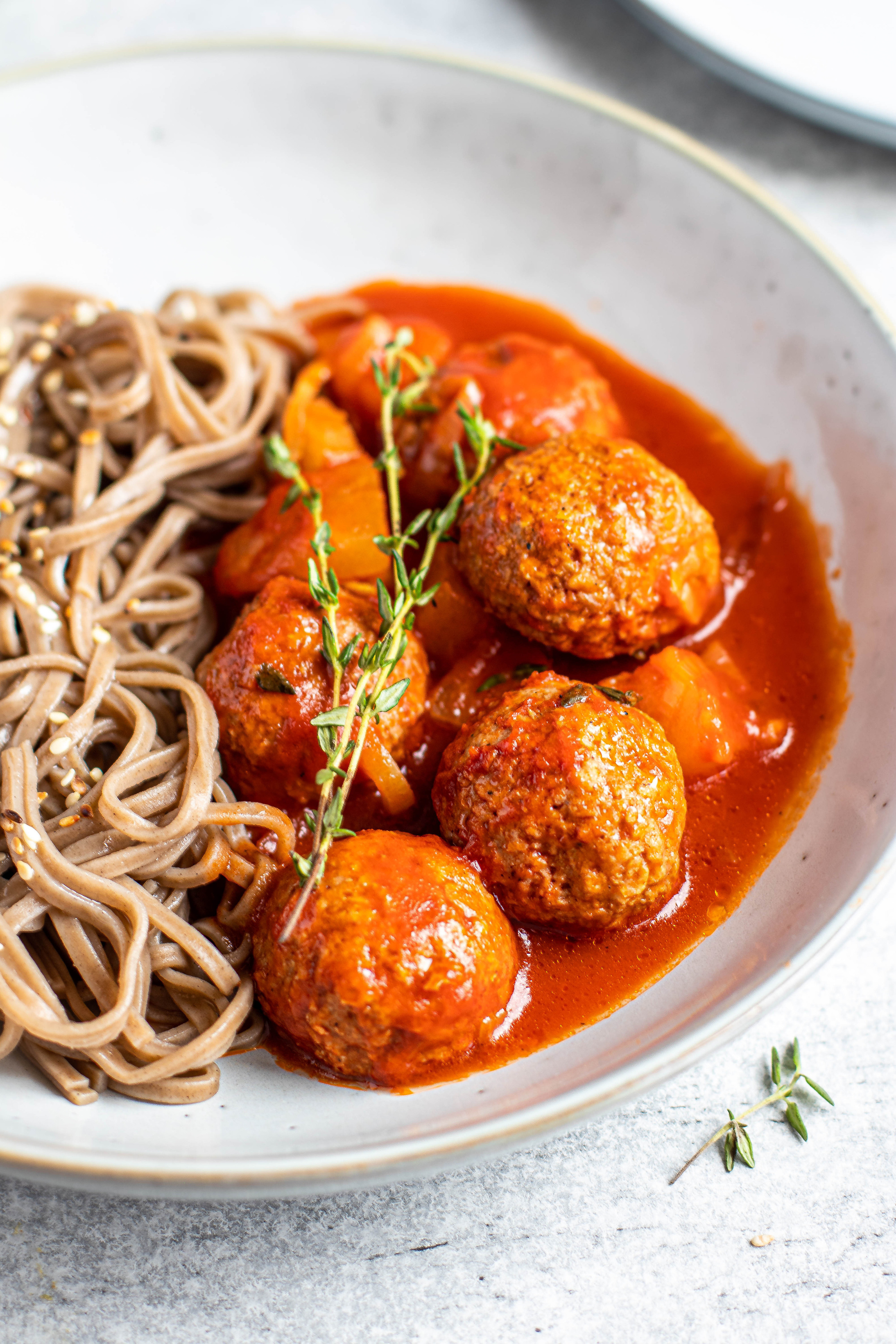 Фуд-стайлинг растительных фрикаделек