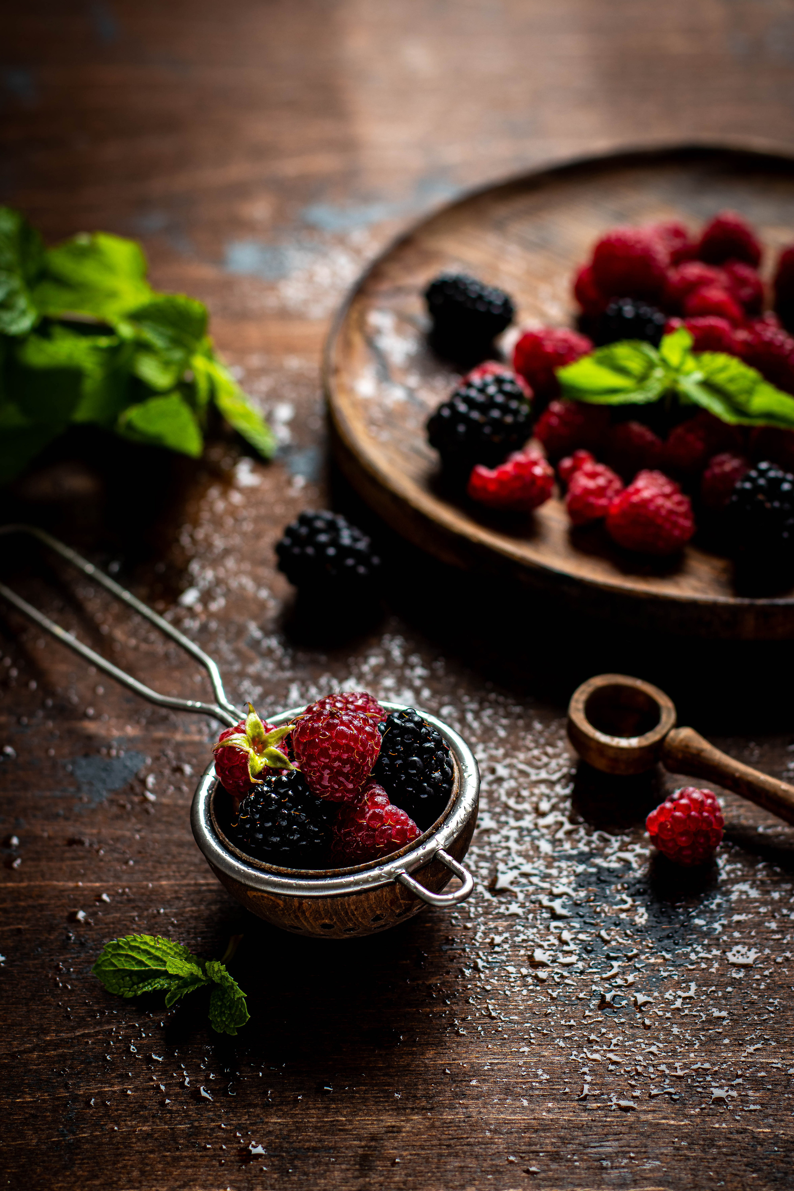 Фуд-съемка Малина и ежевика