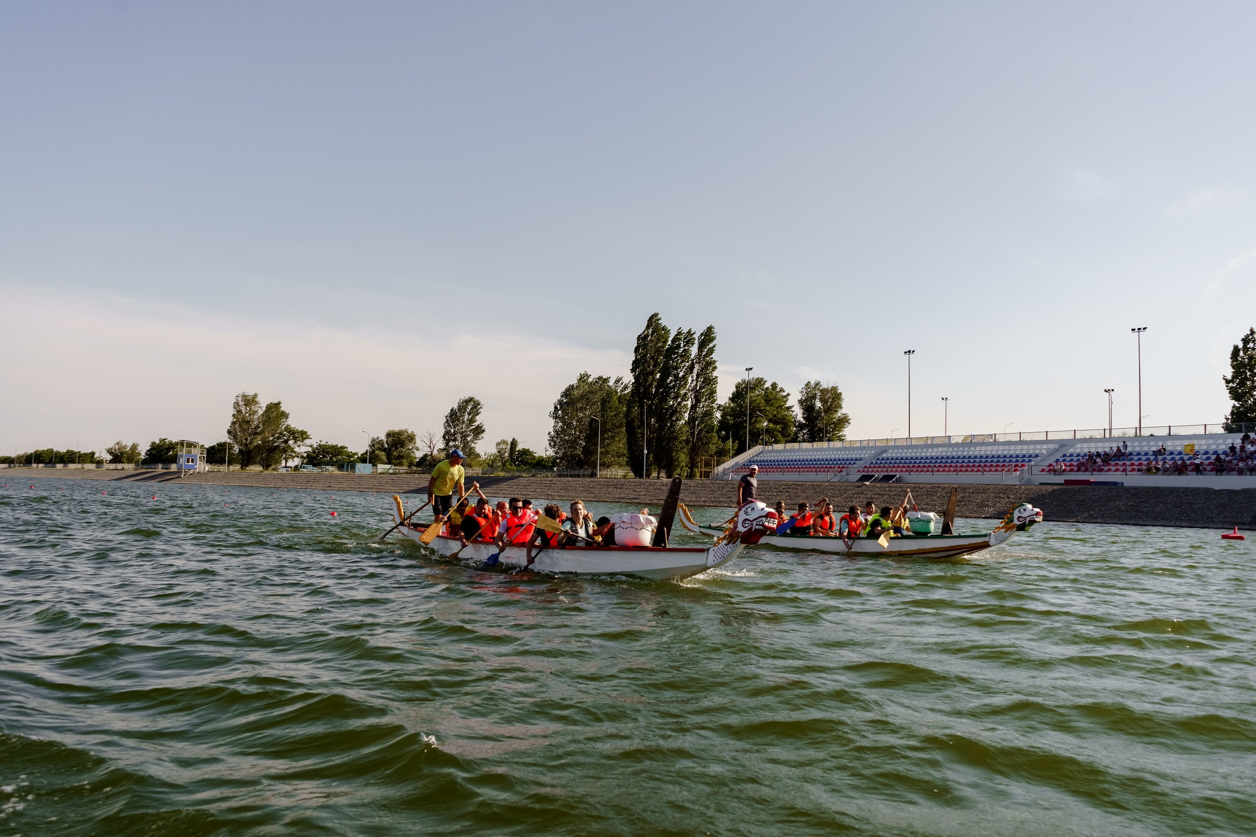 Соревнования на лодках-драконах. Студия событий ДЕЙЗИ. Организация мероприятий. Свадебное агентство в Ростове-на-Дону. Свадебный организатор. Организация свадьбы под ключ