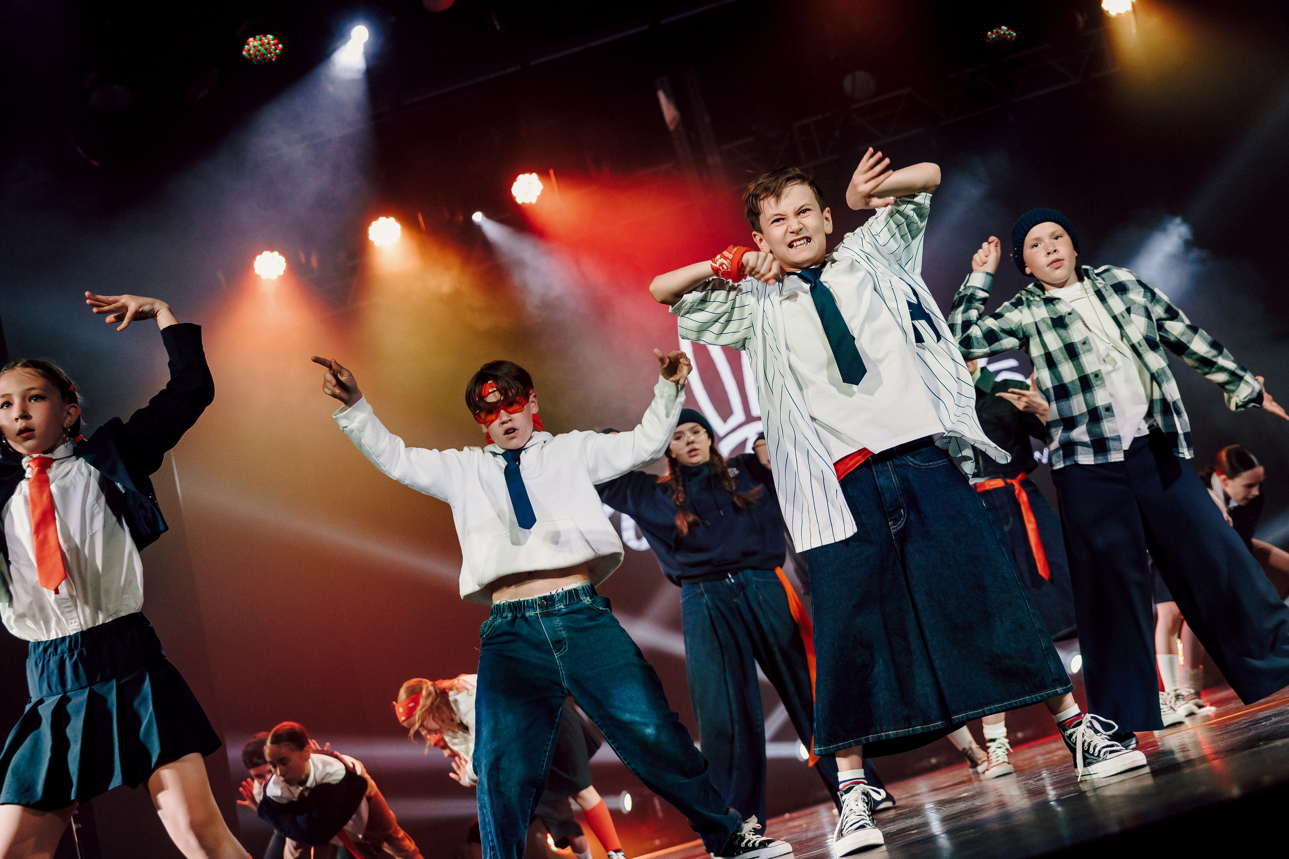 Отчётный концерт танцевальной школы «Red Rabbits» 2025. Лёшка Варзегов — фотограф