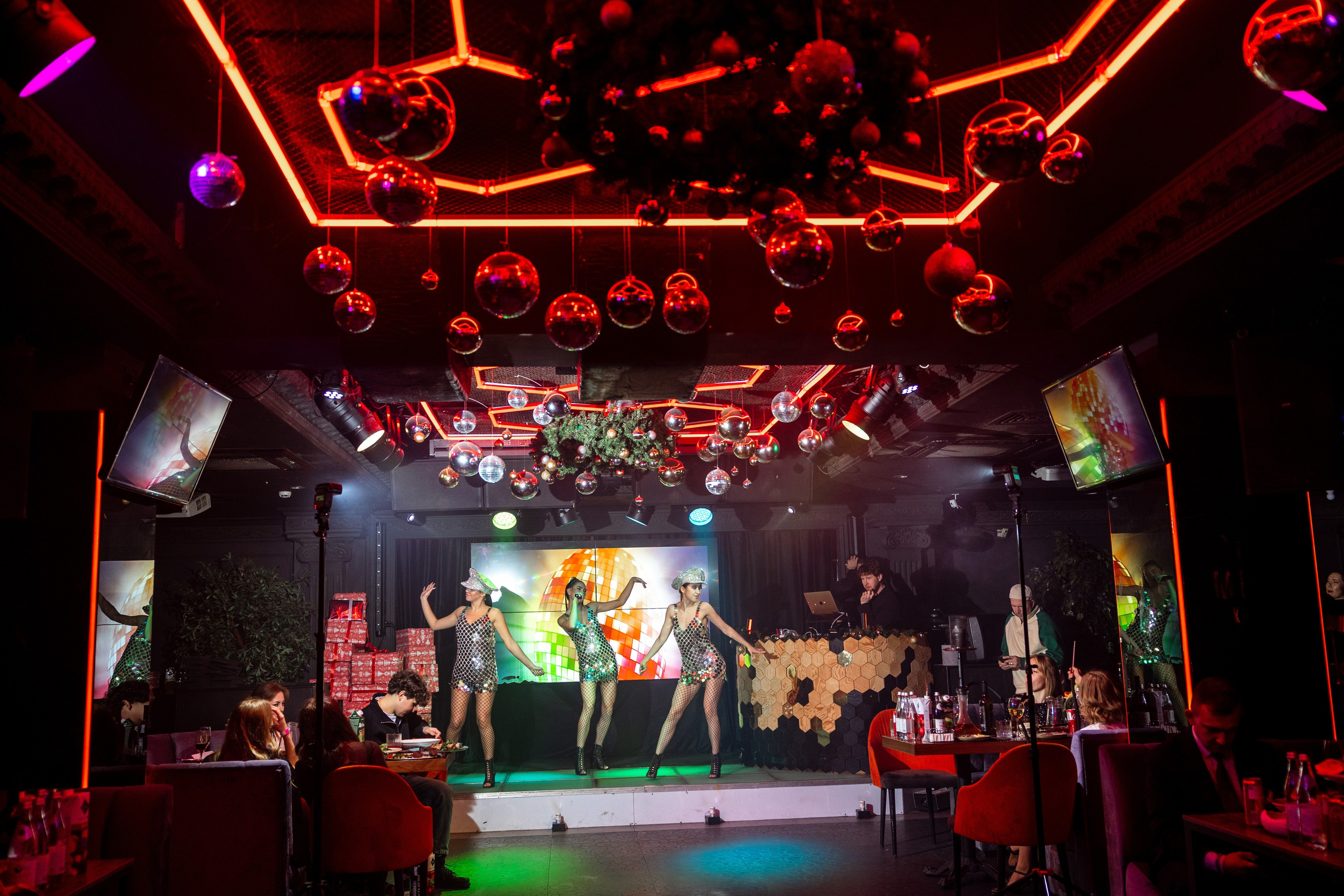 Новогодний корпоратив (ресторан «Мед»). Свадебный фотограф и контент фотограф в Казани Малыгина Елена