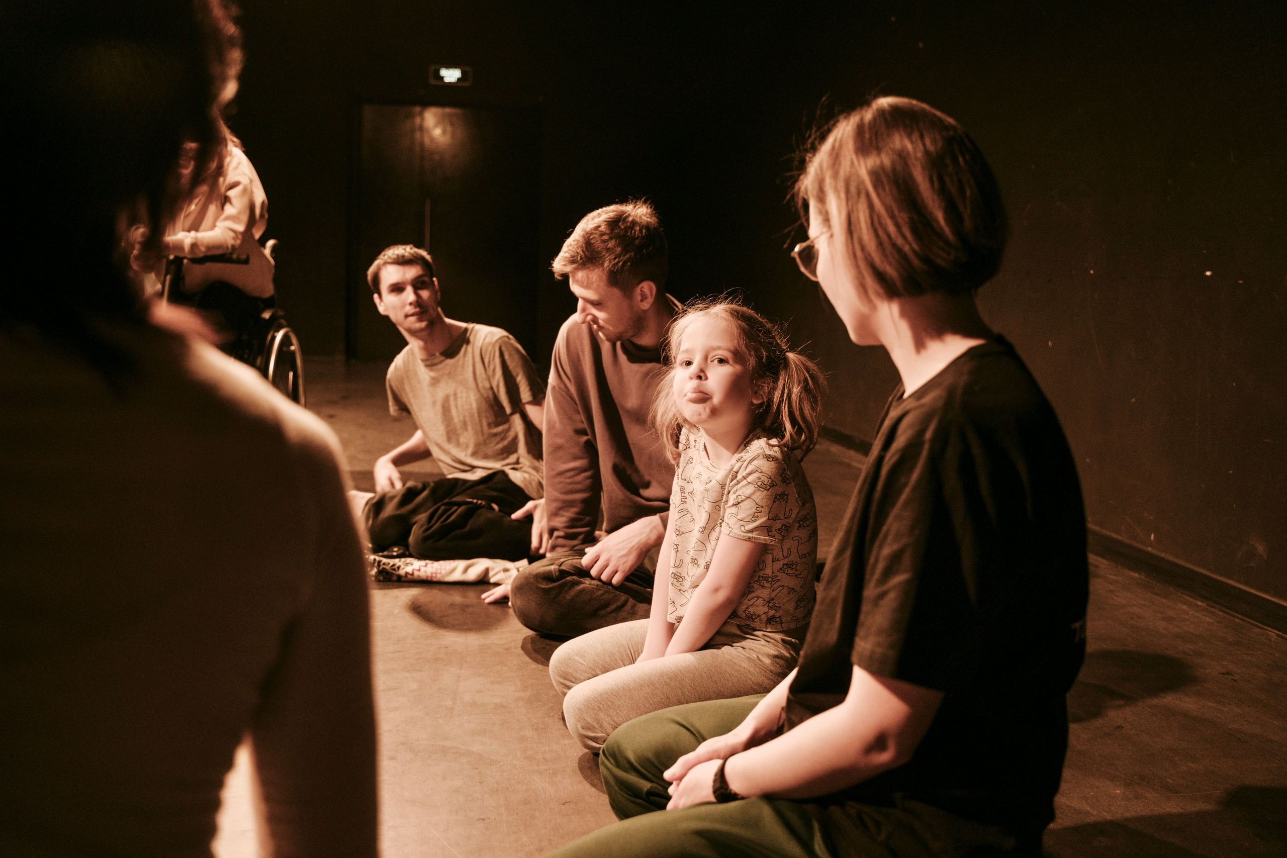 Дети танцуют // моң. Главная