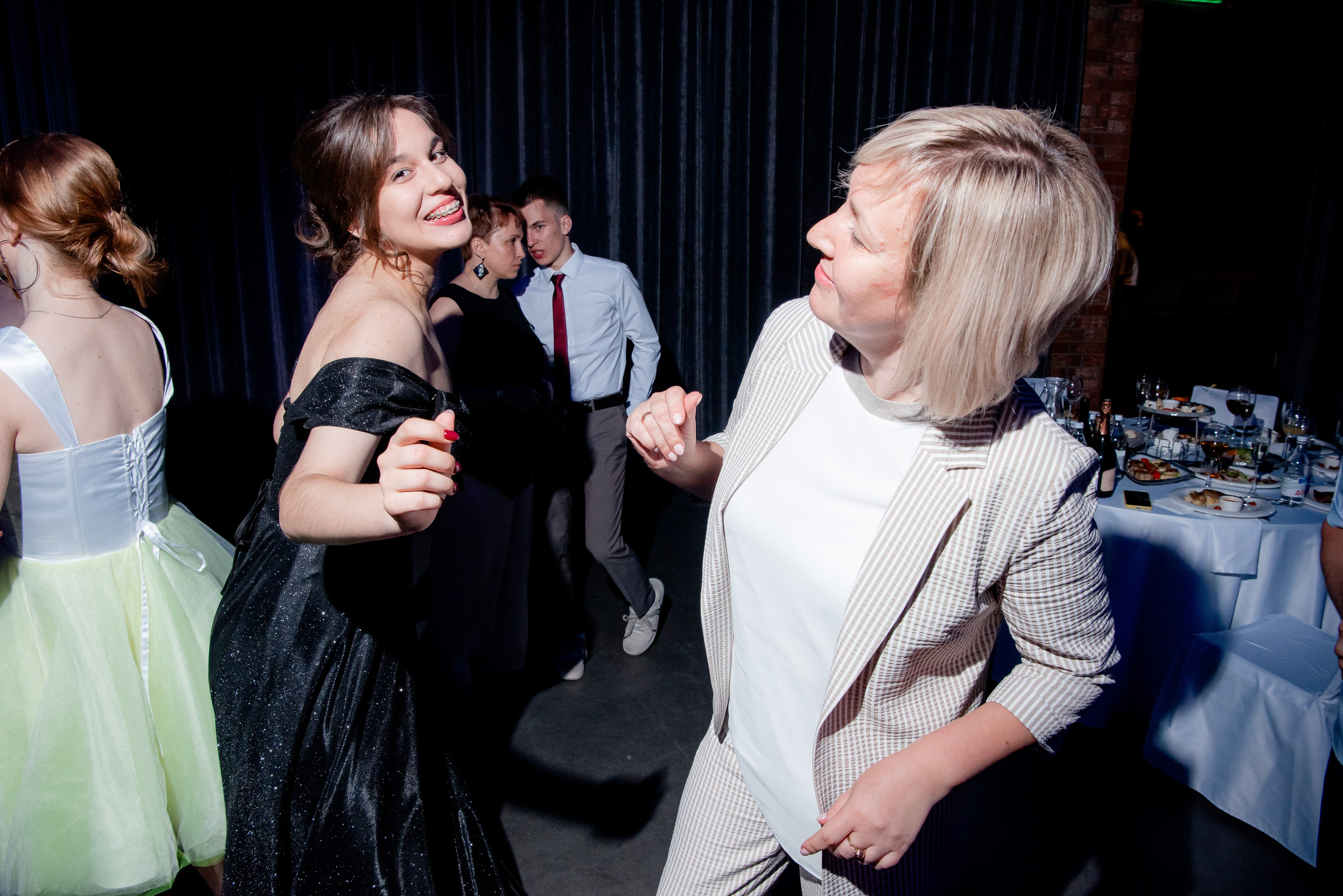 140 Школа. Вручение и Банкет. Сити Холл. Фотограф в Волгограде и Волжском Александр Горбань