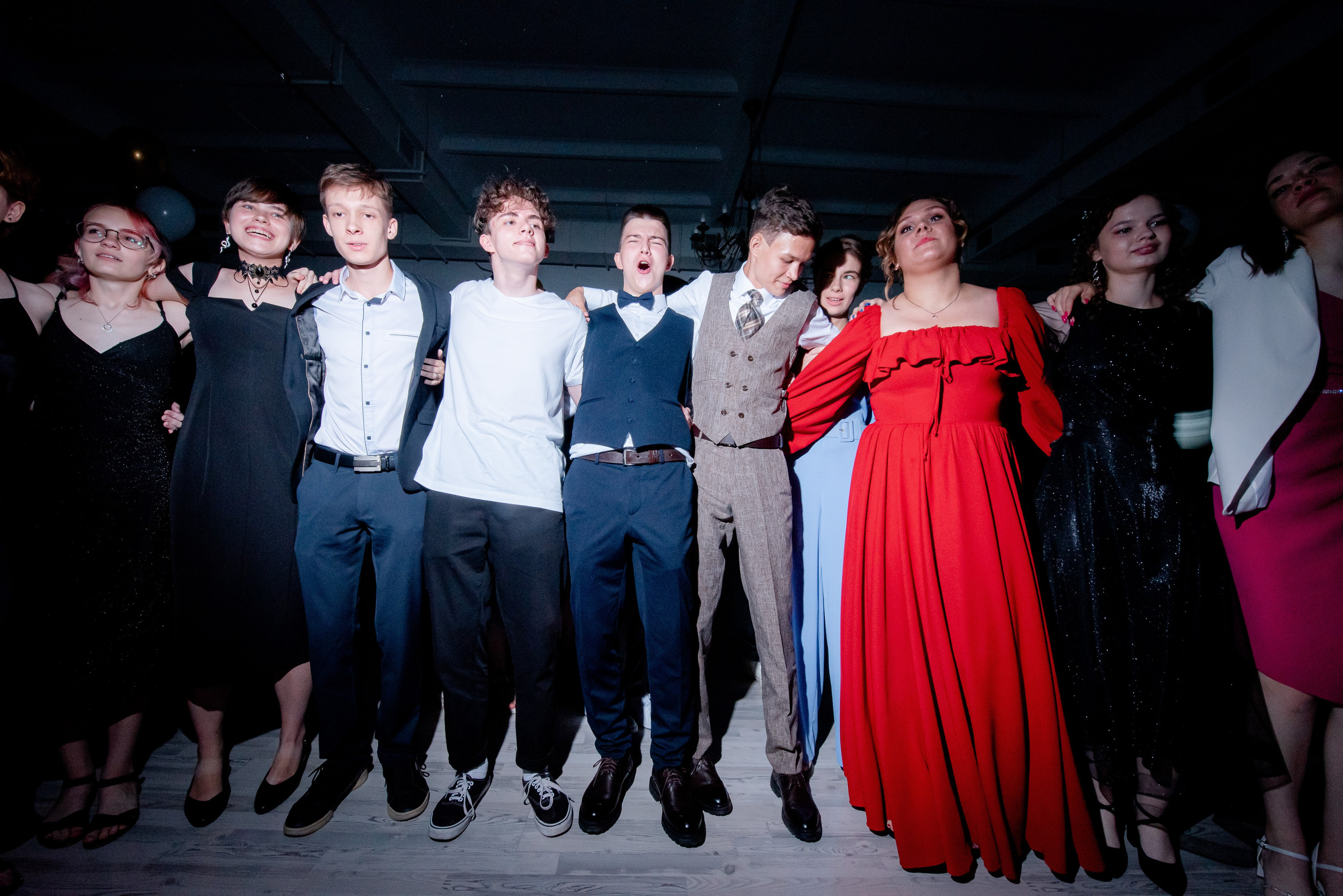 30 Школа. Вручение и Банкет. ДК Юбилейный и Банхоф. Фотограф в Волгограде и Волжском Александр Горбань