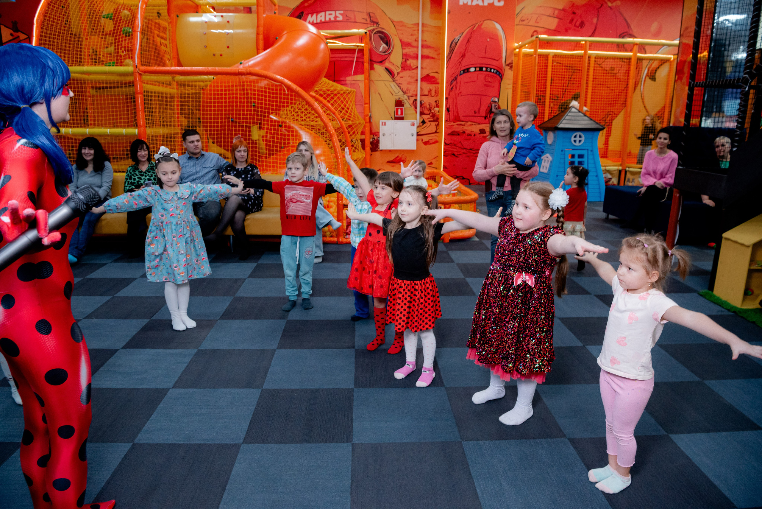 ДР в Локо Мотив Аниматоры Леди Баг. Фотограф в Волгограде и Волжском Александр Горбань