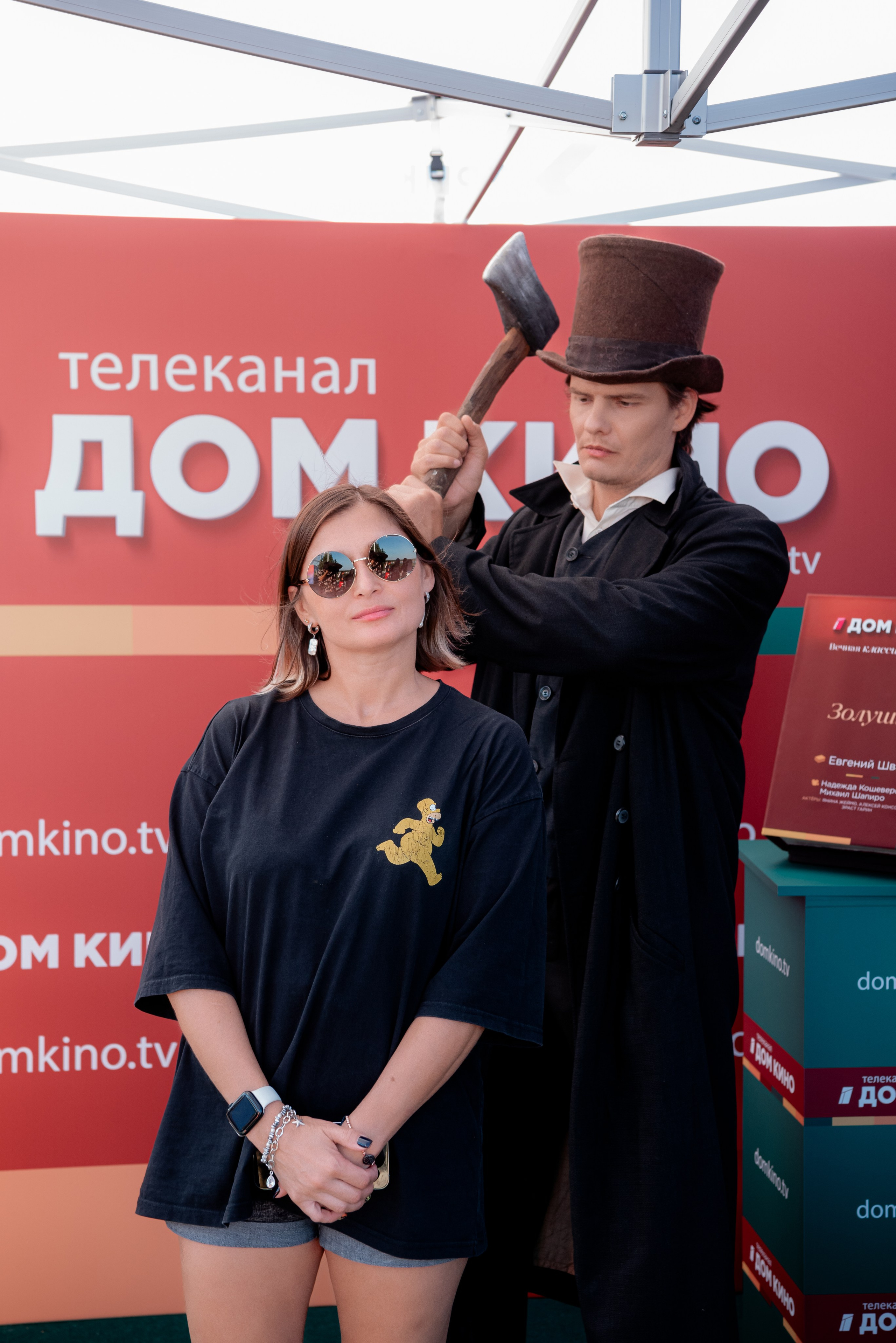 Портретные фото с артистами в палатке Триколор Дом Кинов на день города Волгоград. Фотограф в Волгограде и Волжском Александр Горбань