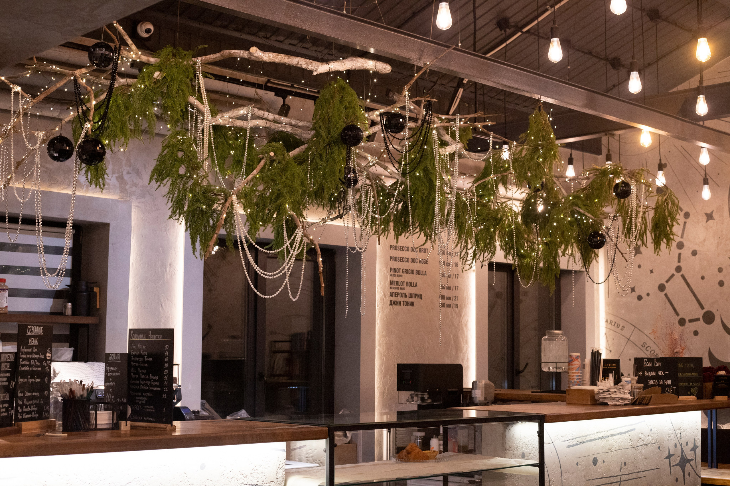 Декор заведений. Декоратор в Минске Алёна Шевелёва. Весеннее оформление входных групп. Декор заведений