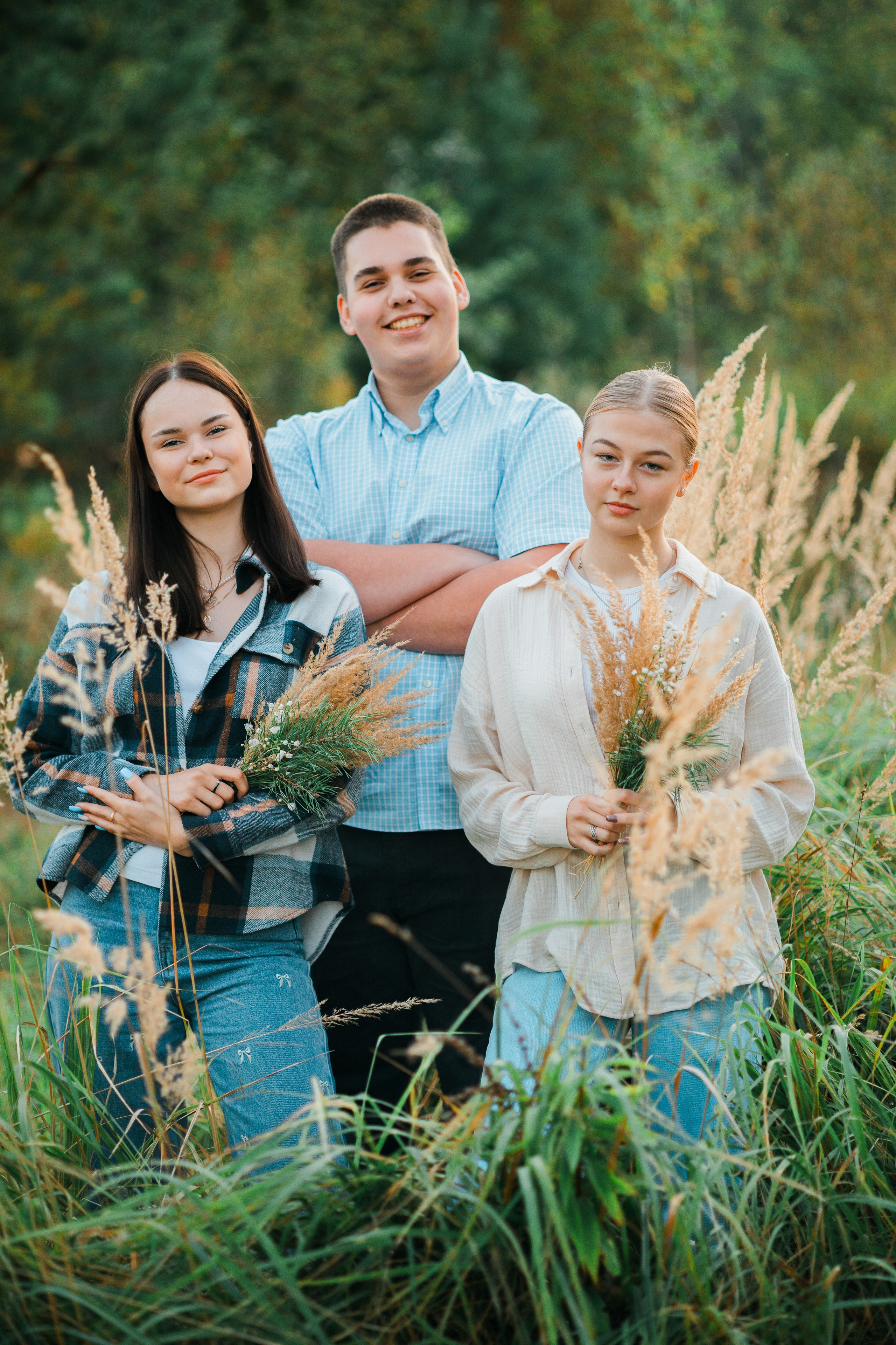 Осенняя фотосессия для выпускных альбомов 11 классов в Тарусе 2025 год. Выпускные альбомы в Серпухове