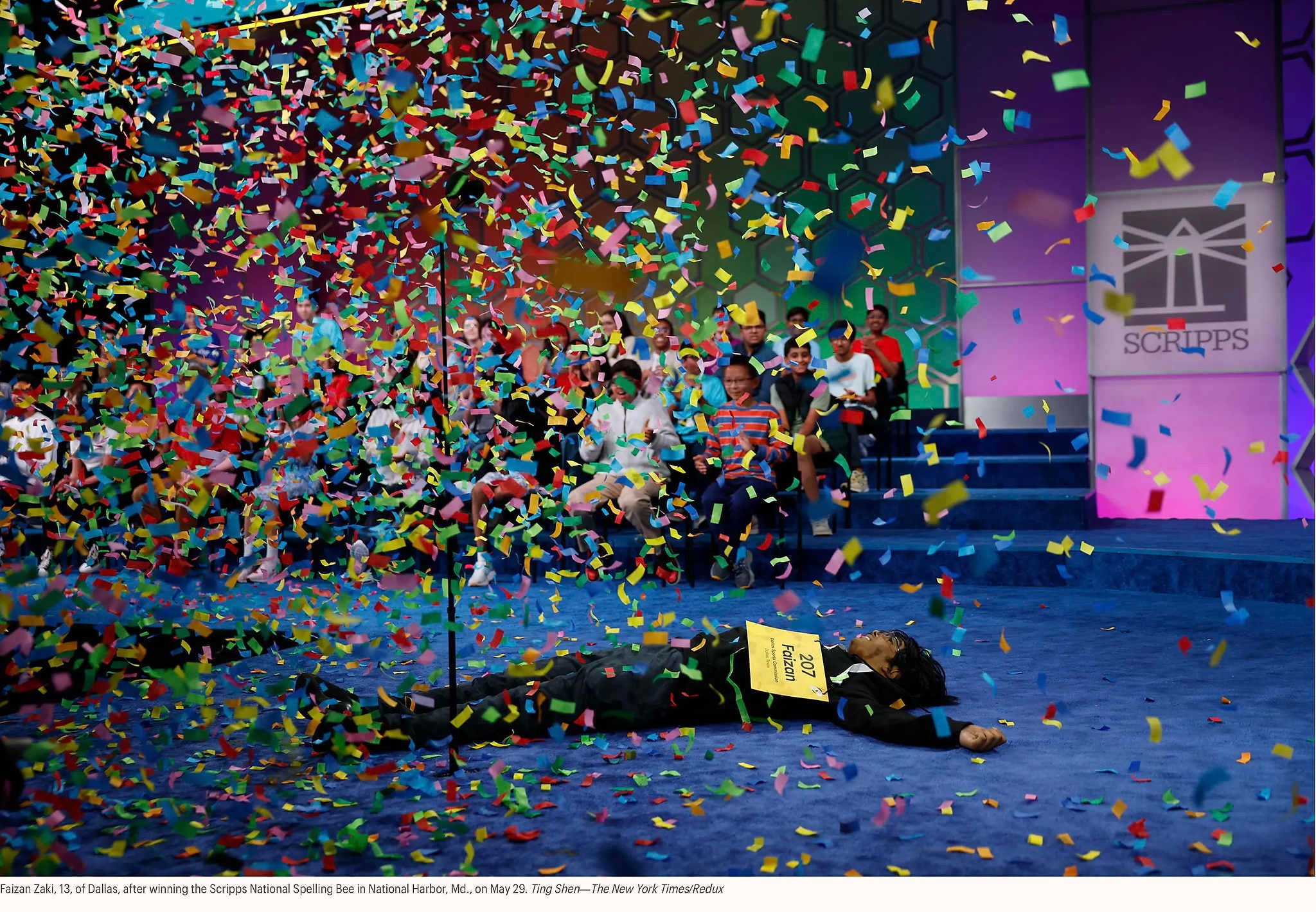 13-летний Файзан Заки из Далласа после победы в Национальном конкурсе по орфографии Scripps в Нэшнл-Харбор, штат Мэриленд, 29 мая. Тинг Шен — The New York Times/Redux