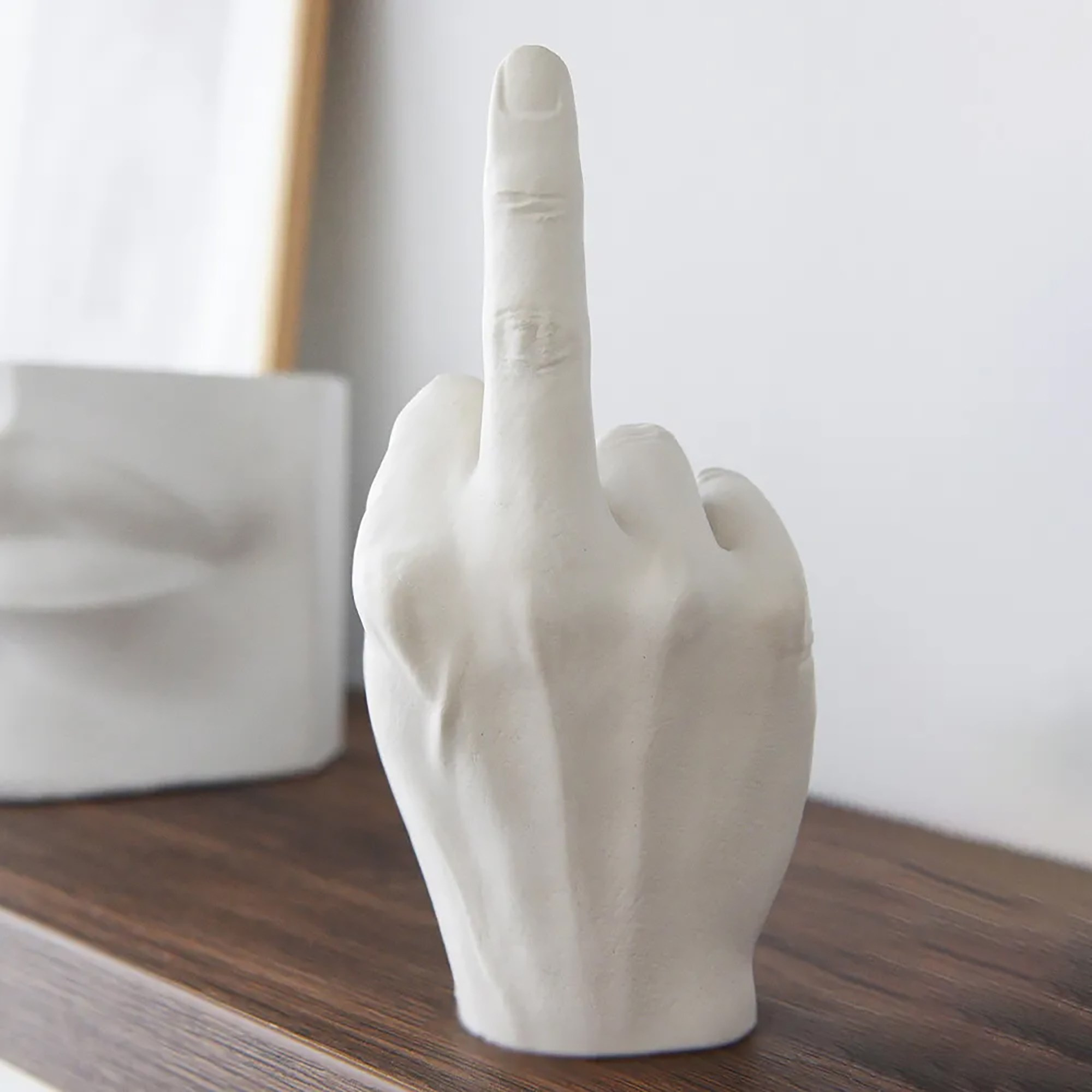 Статуэтка/фигурка «Средний палец»