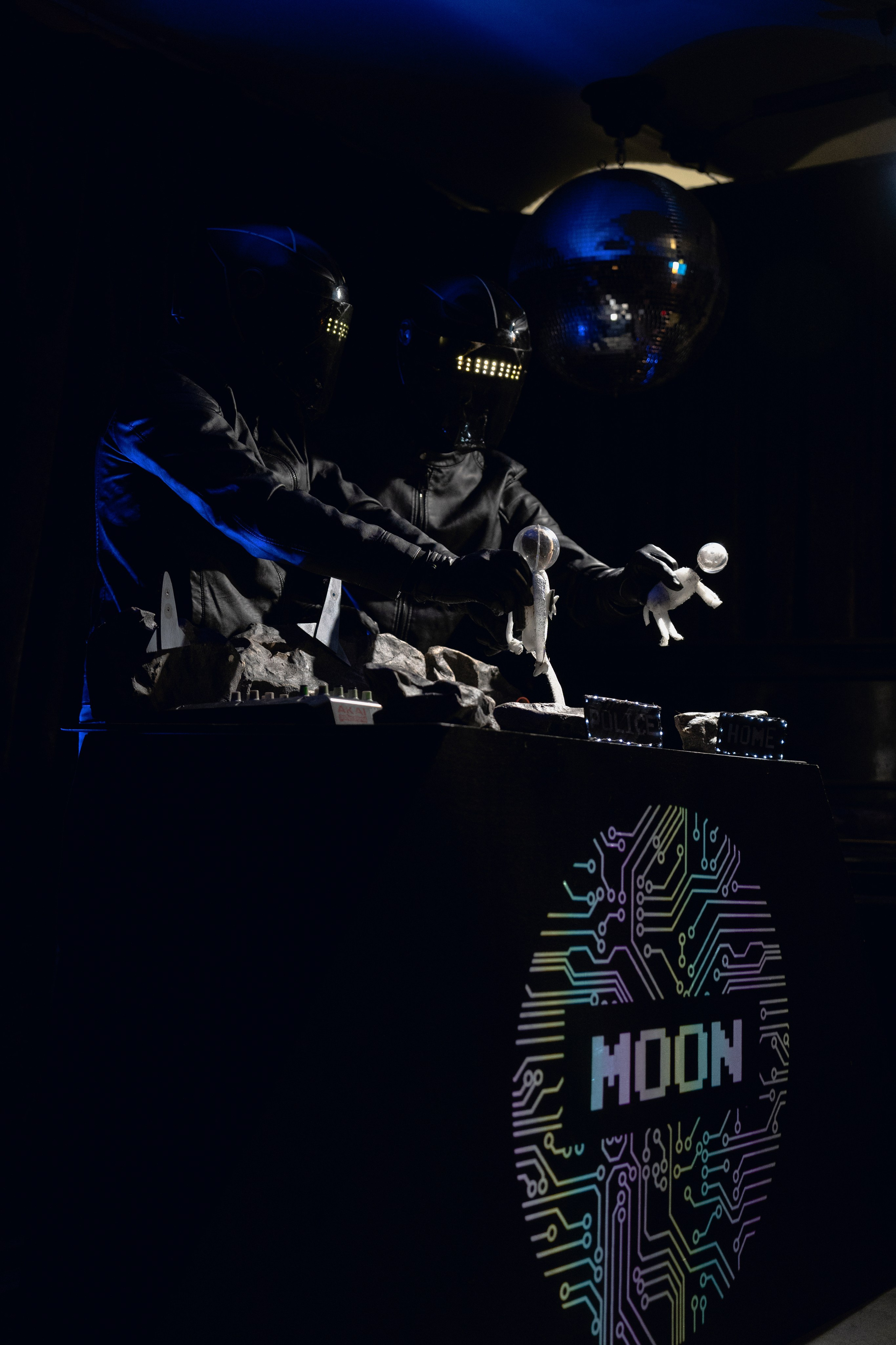 SINGLE. Режиссер и художник Алена Волкова (dir. Alena Volkova). Фотограф Ирина Соколенко Санкт-Петербург