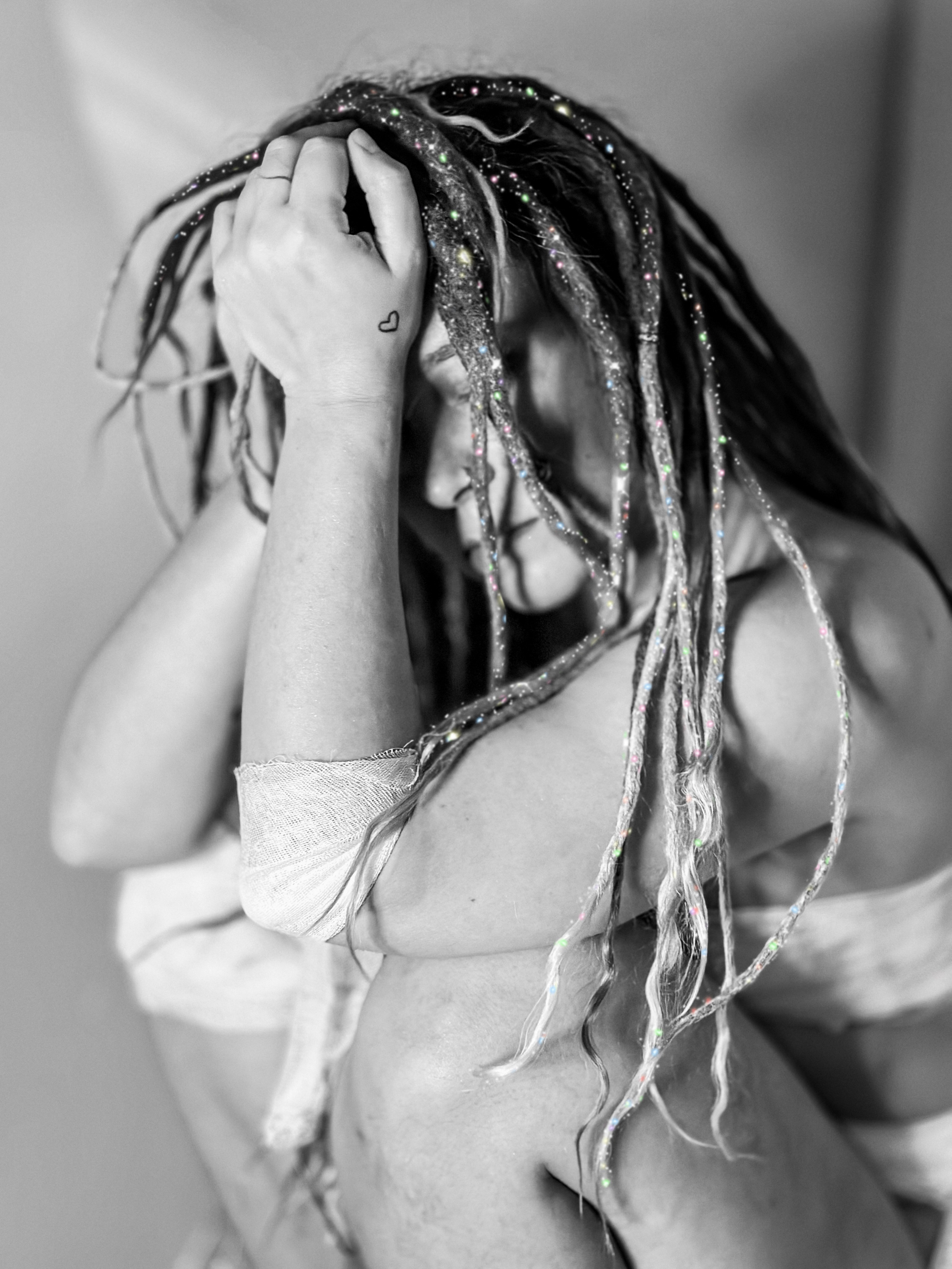 Фотосессия девушки в бинтах. Anna Sazhenkova photographer and visual artist from Russia