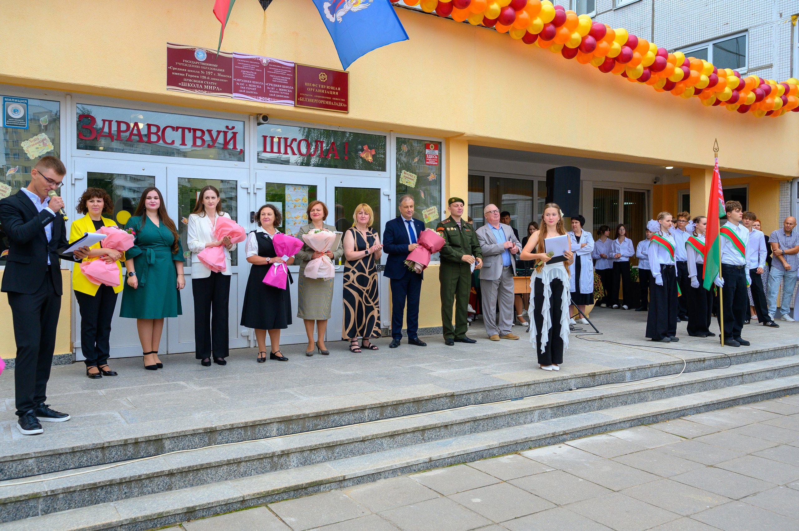 Вот звучит первый звонок, перед этим долгое приготовление к новому этапу в жизни, Яромир идет в школу. Фотоуслуги, услуги фотографа, фотографирование важных событий