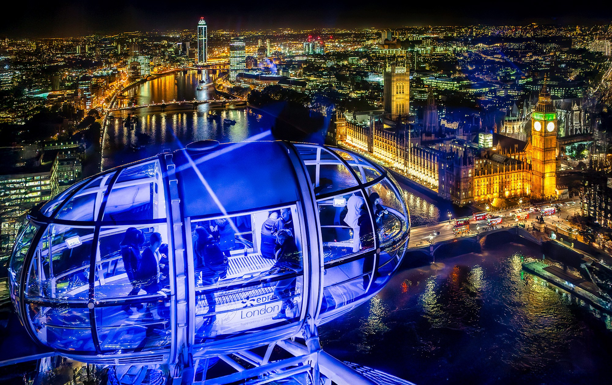 Отовсюду. Фотограф Владимир Остапенко