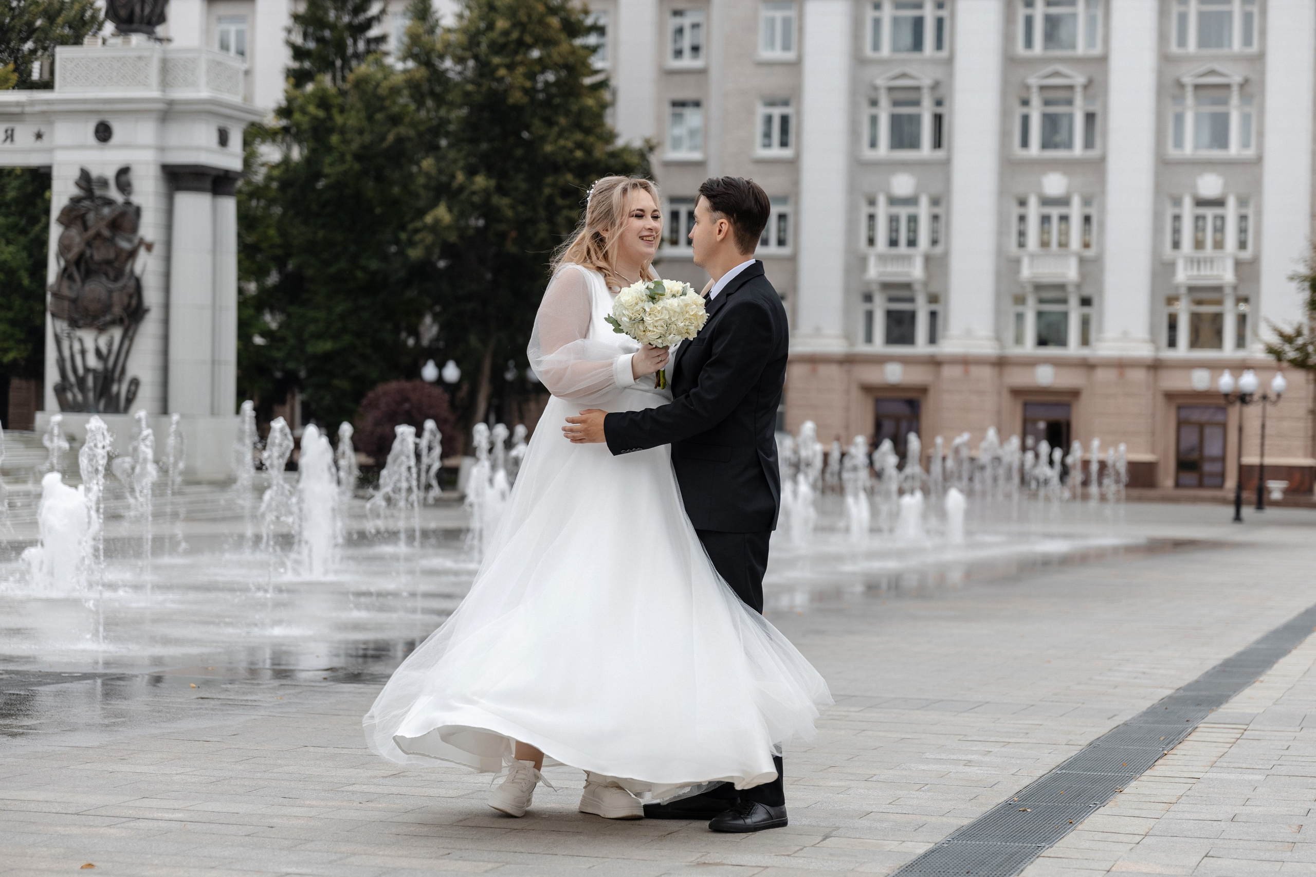 Советская площадь (Пушкина, 95). Свадебный фотограф в Уфе Лилия Сова