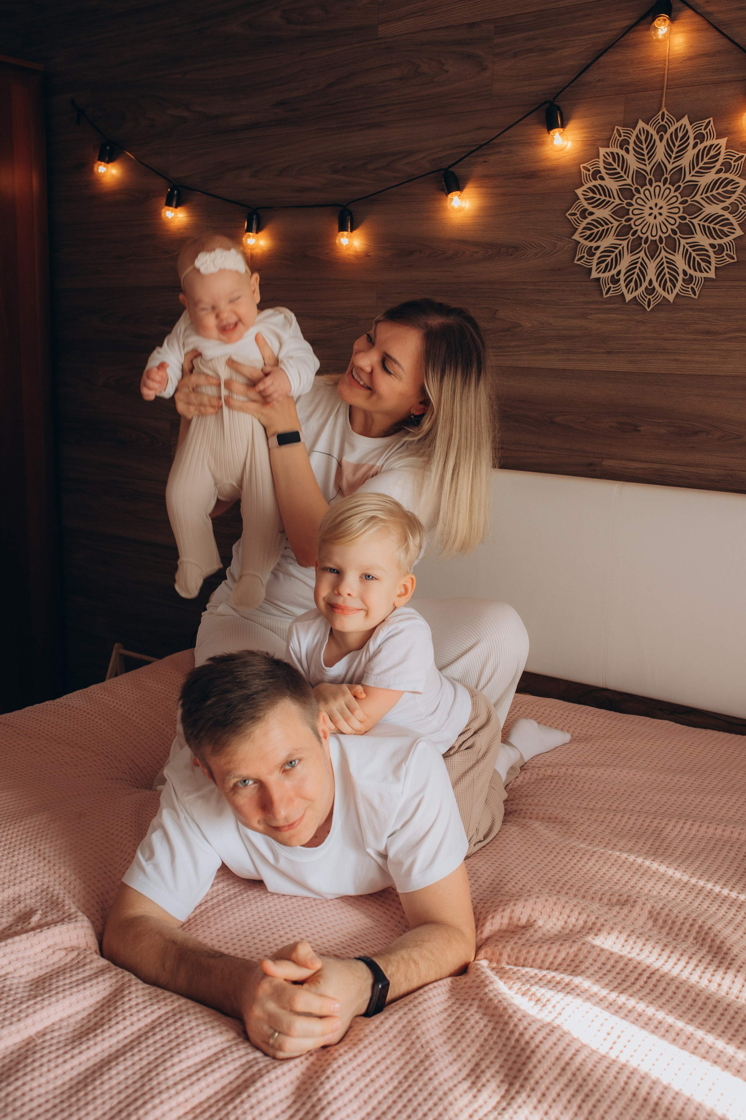 Катя, Денис и малыши. Семейный и домашний фотограф в Москве и МО Королева Валерия