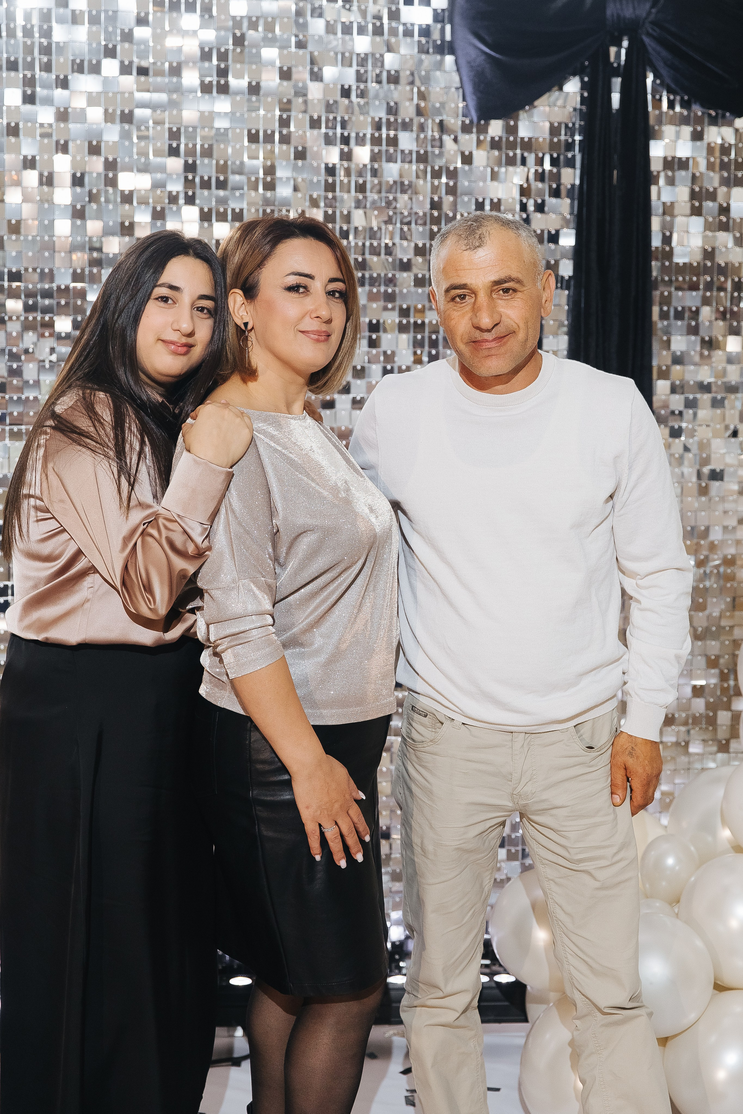 Ани и Назели. 35&5 День рождения, «Янтарь». Фотограф в Красноярске Надежда Воскресенская