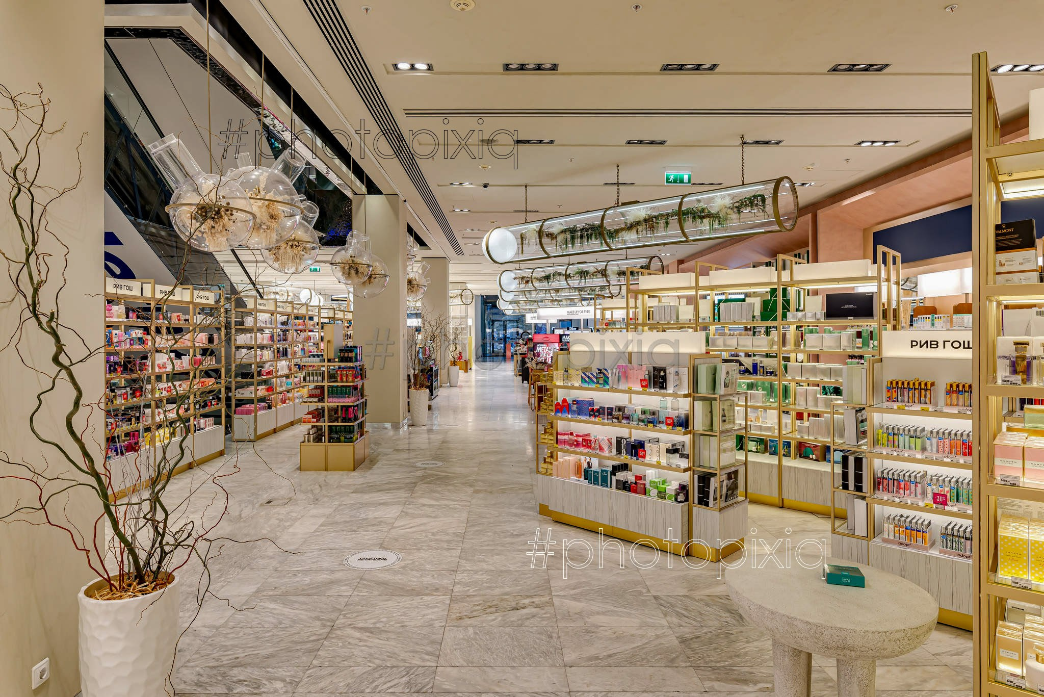 Интерьерная съёмка магазина парфюмерии и косметики Рив Гош. Интерьерная съёмка и виртуальные туры — Интерьерный фотограф Кузнецов Сергей (photopixiq)