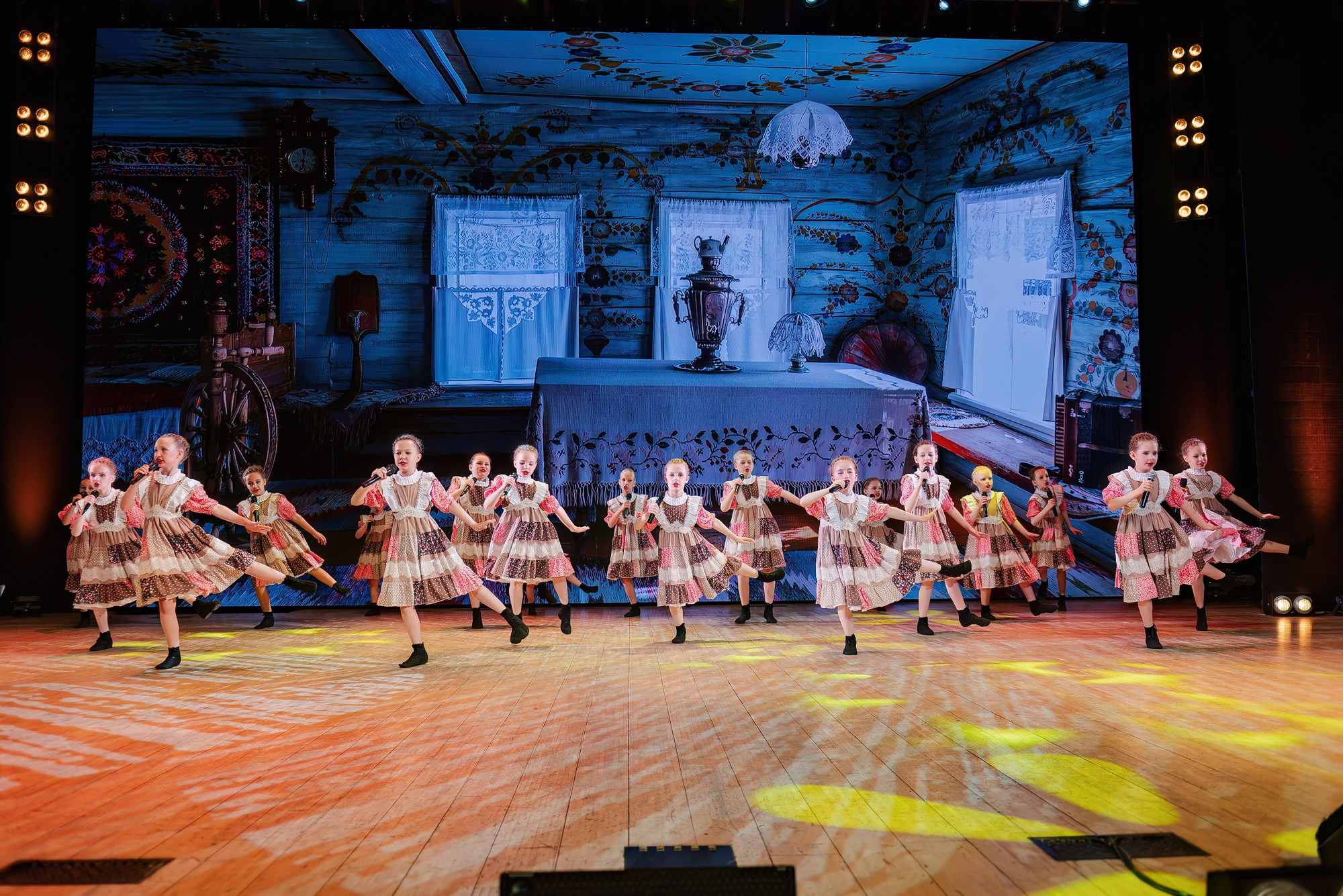 Отчетный концерт Образцового коллектива Алтая театра эстрадной песни «Созвездие». Свадебный и репортажный фотограф Никита Сницарев в Барнауле