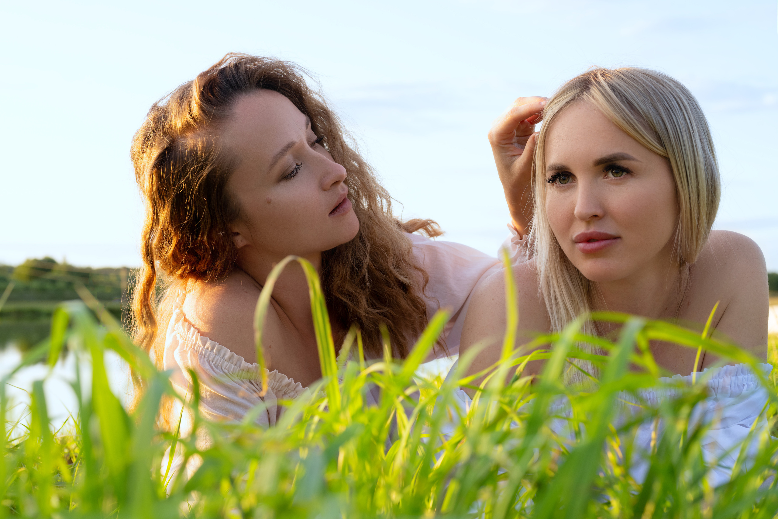 Летняя съёмка девушек на природе