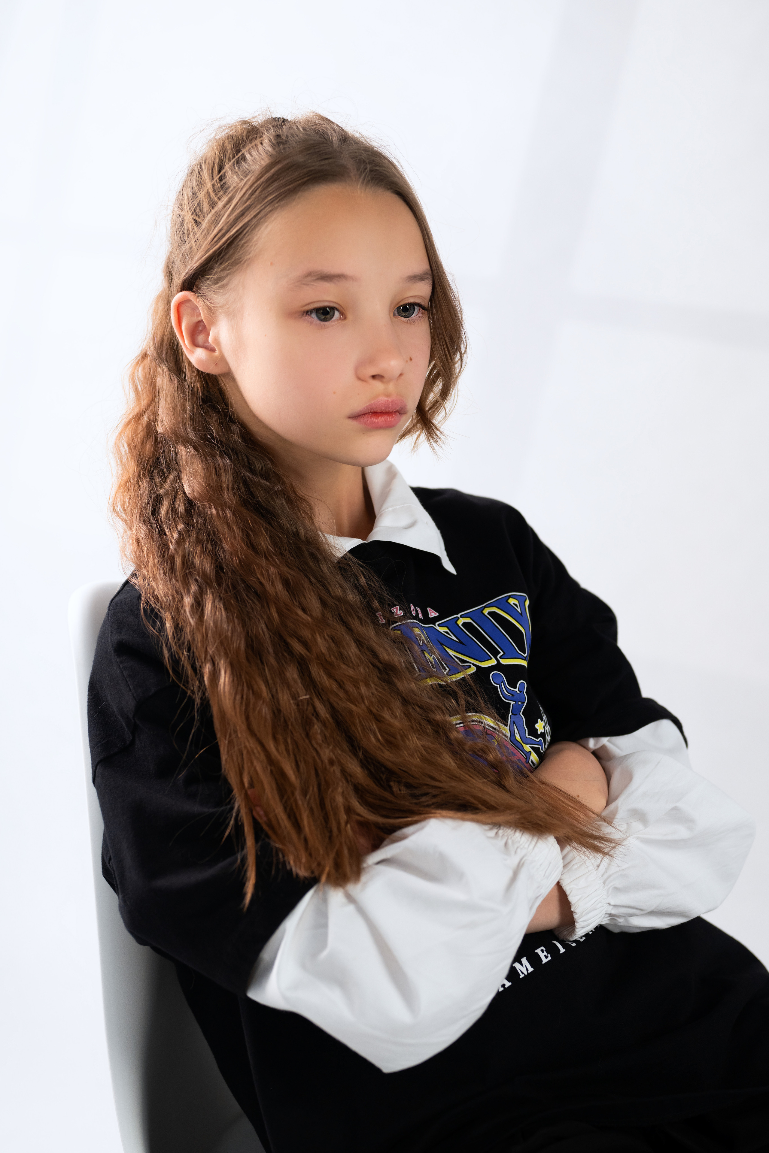 Студийная съёмка подростка в хип-хоп стиле