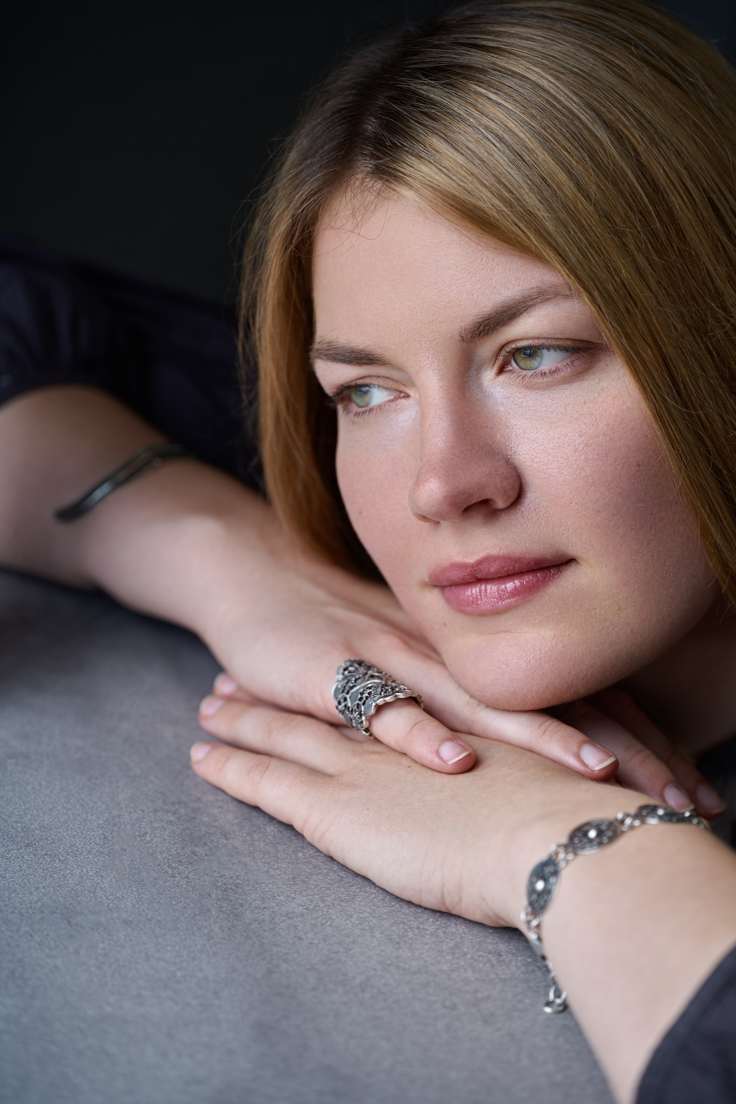 Студийная фотосессия девушки