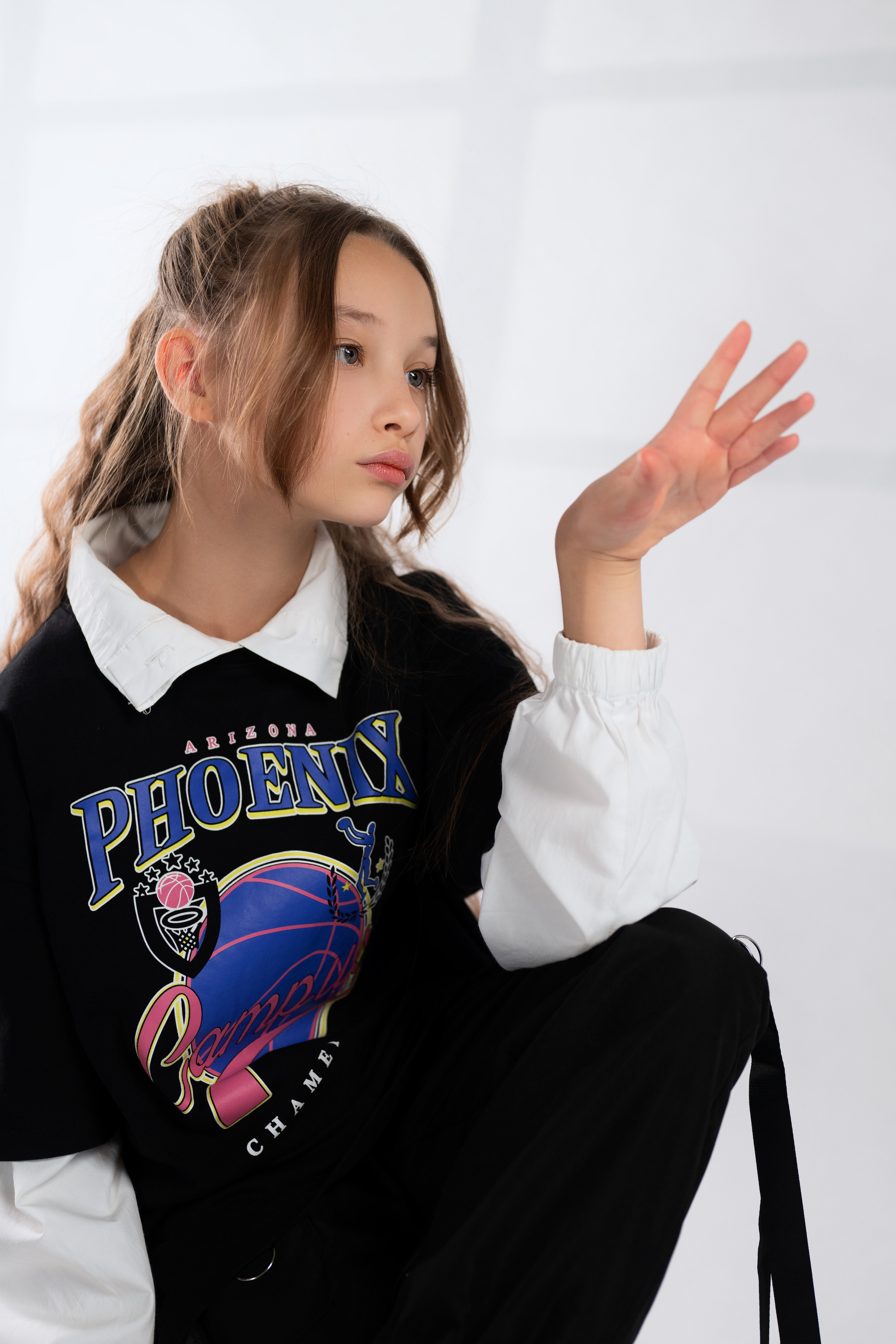 Студийная съёмка подростка в хип-хоп стиле