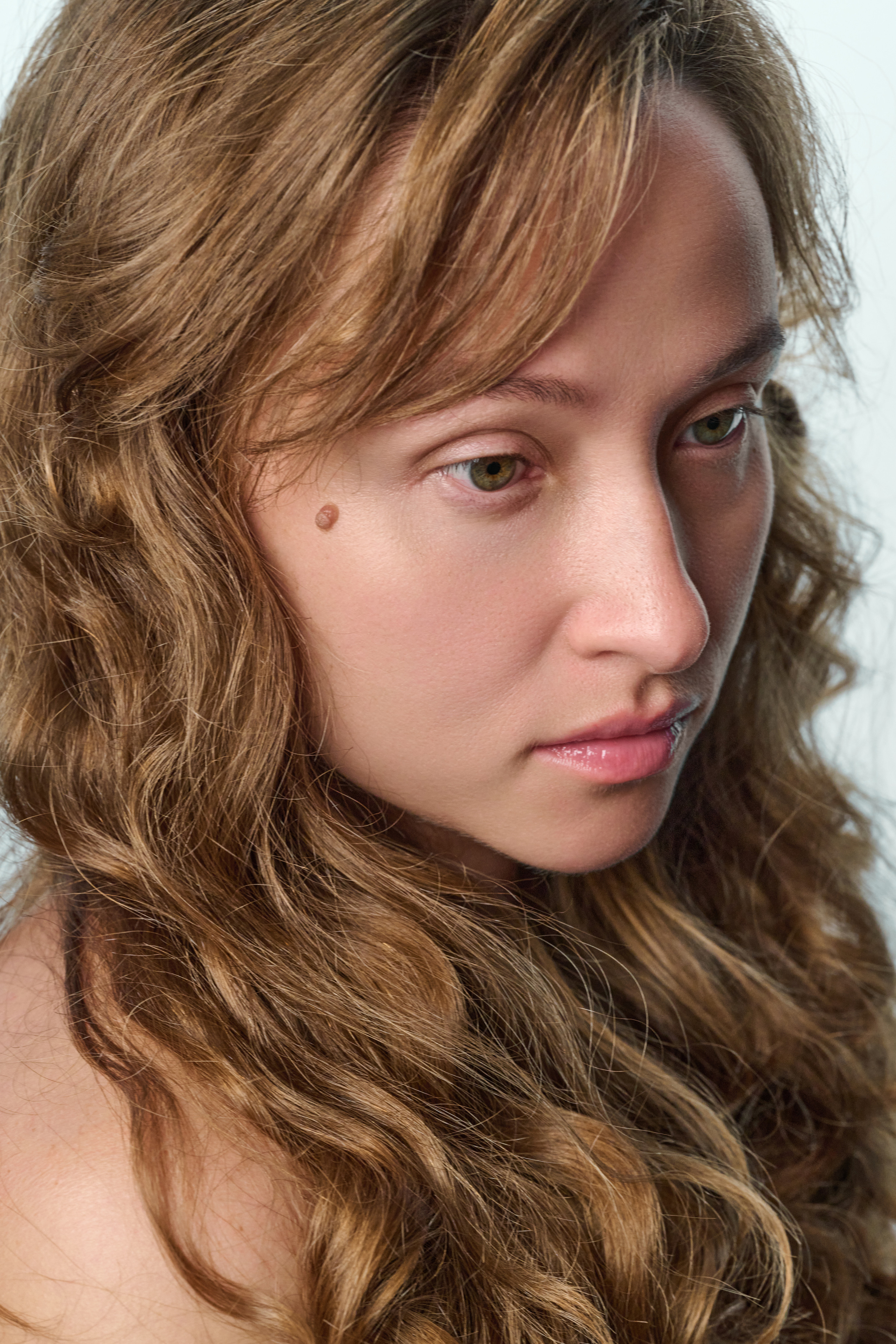 Фотосессия девушки с художественной постановкой рук