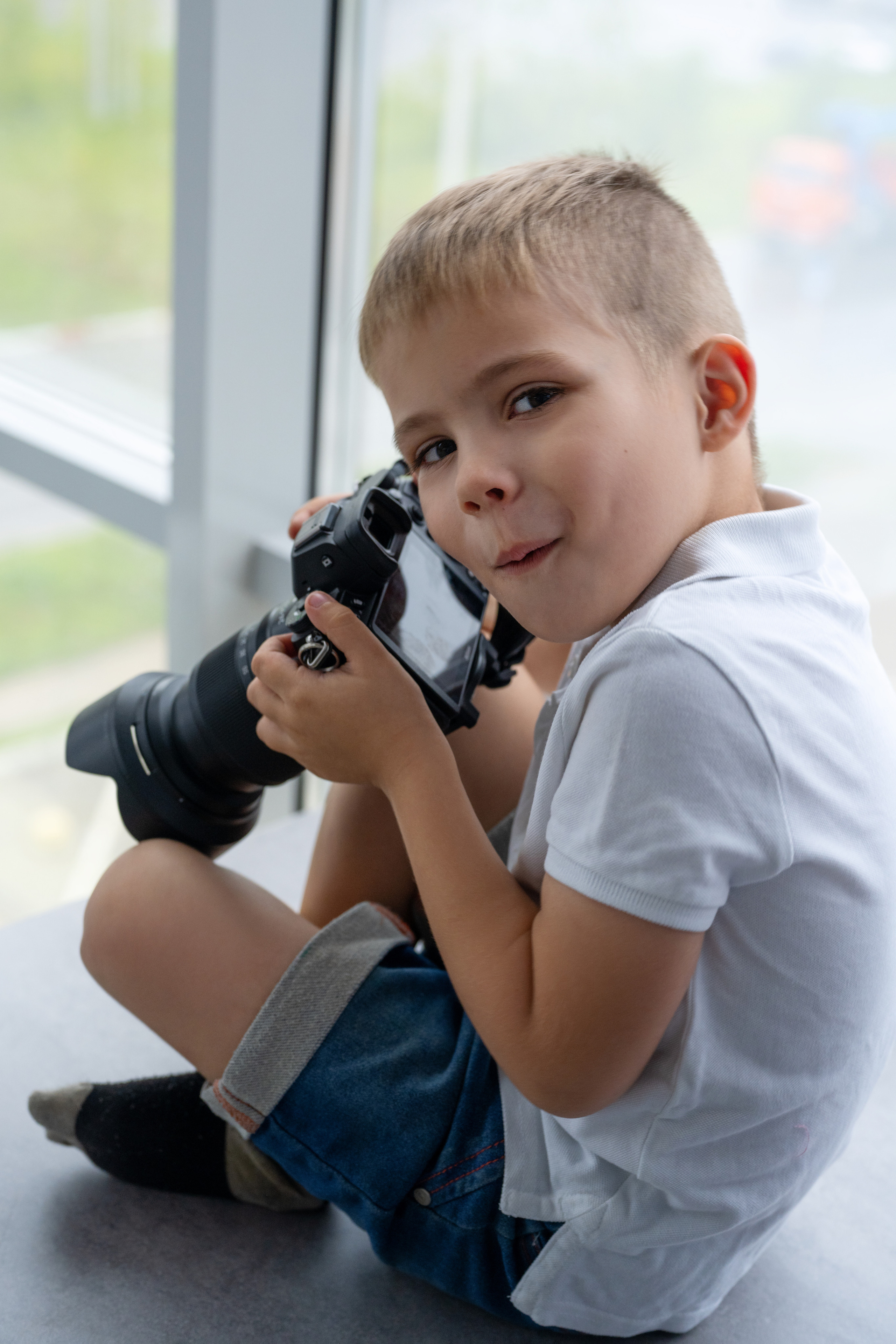 Студийная семейная съёмка мамы с сыном