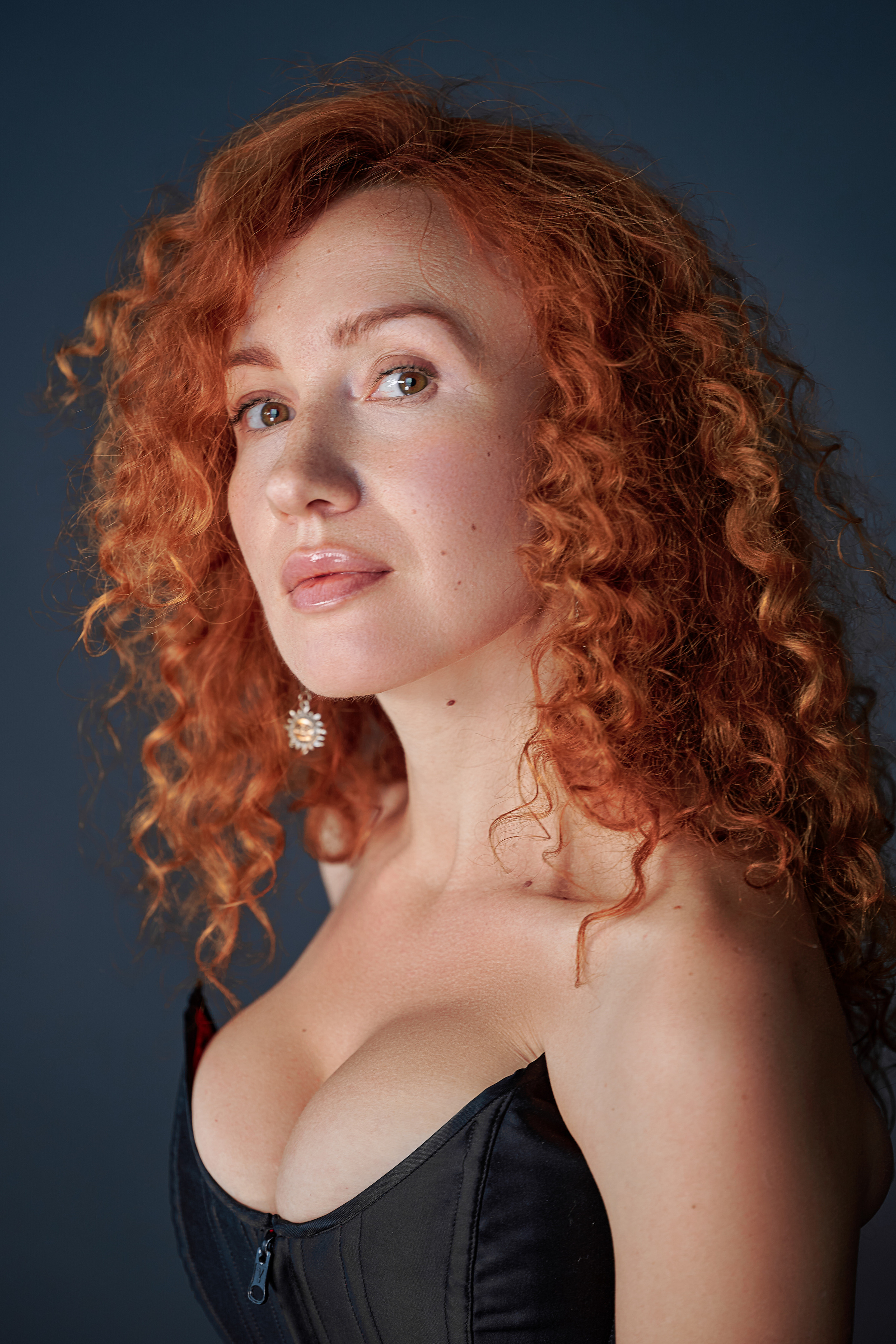 Фотосессия женщины в страстном образе