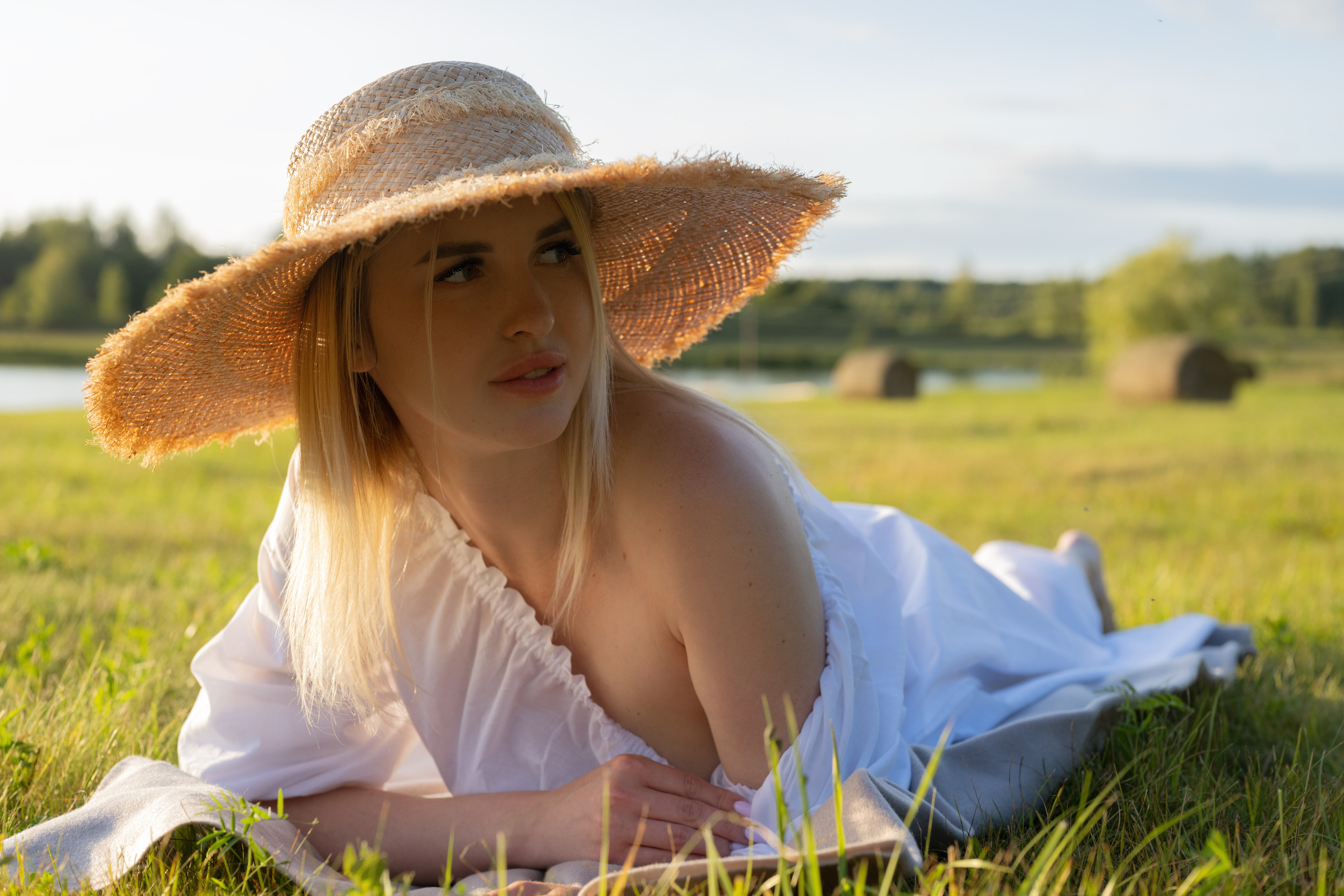 Летняя съёмка девушек на природе