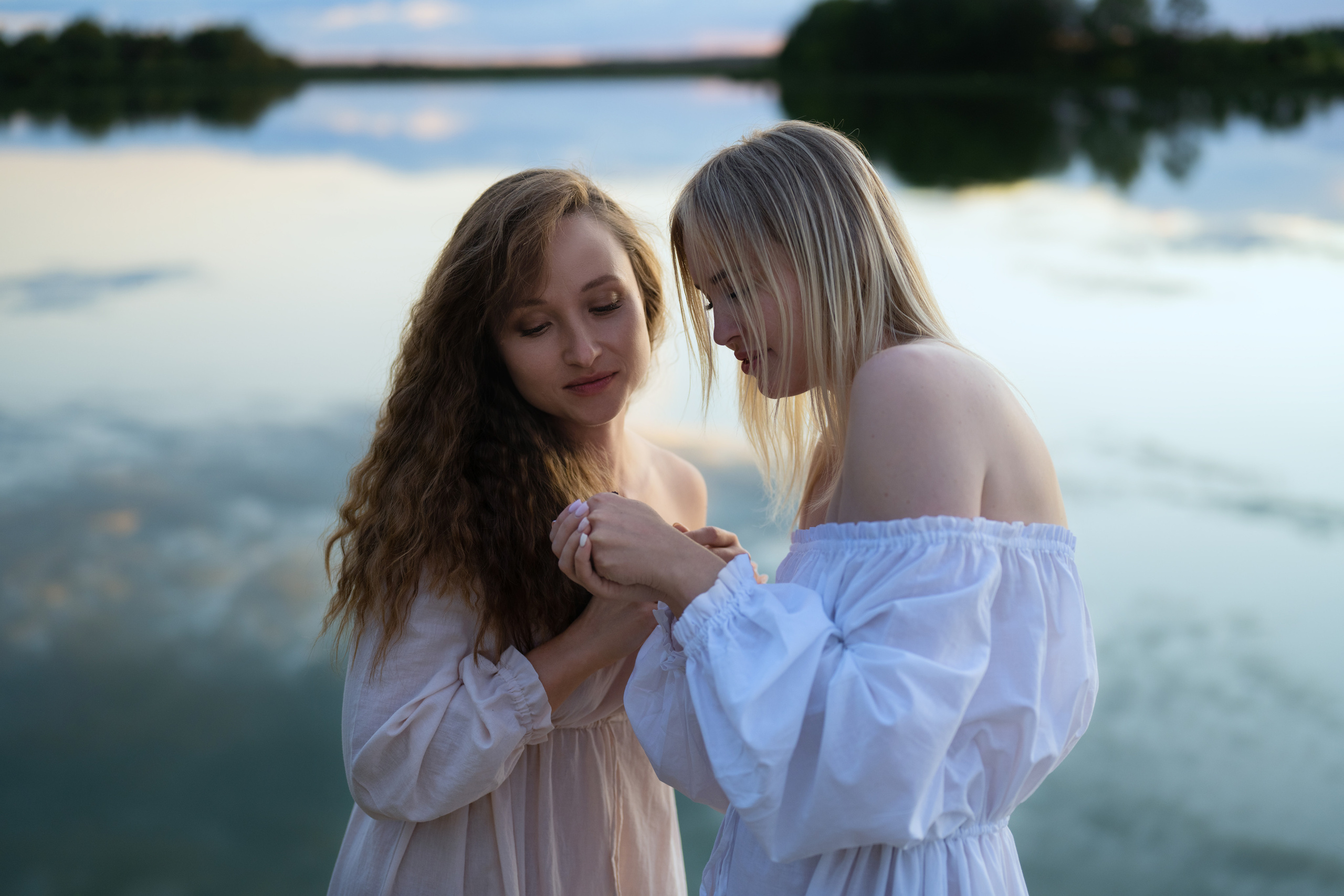 Летняя съёмка девушек на природе